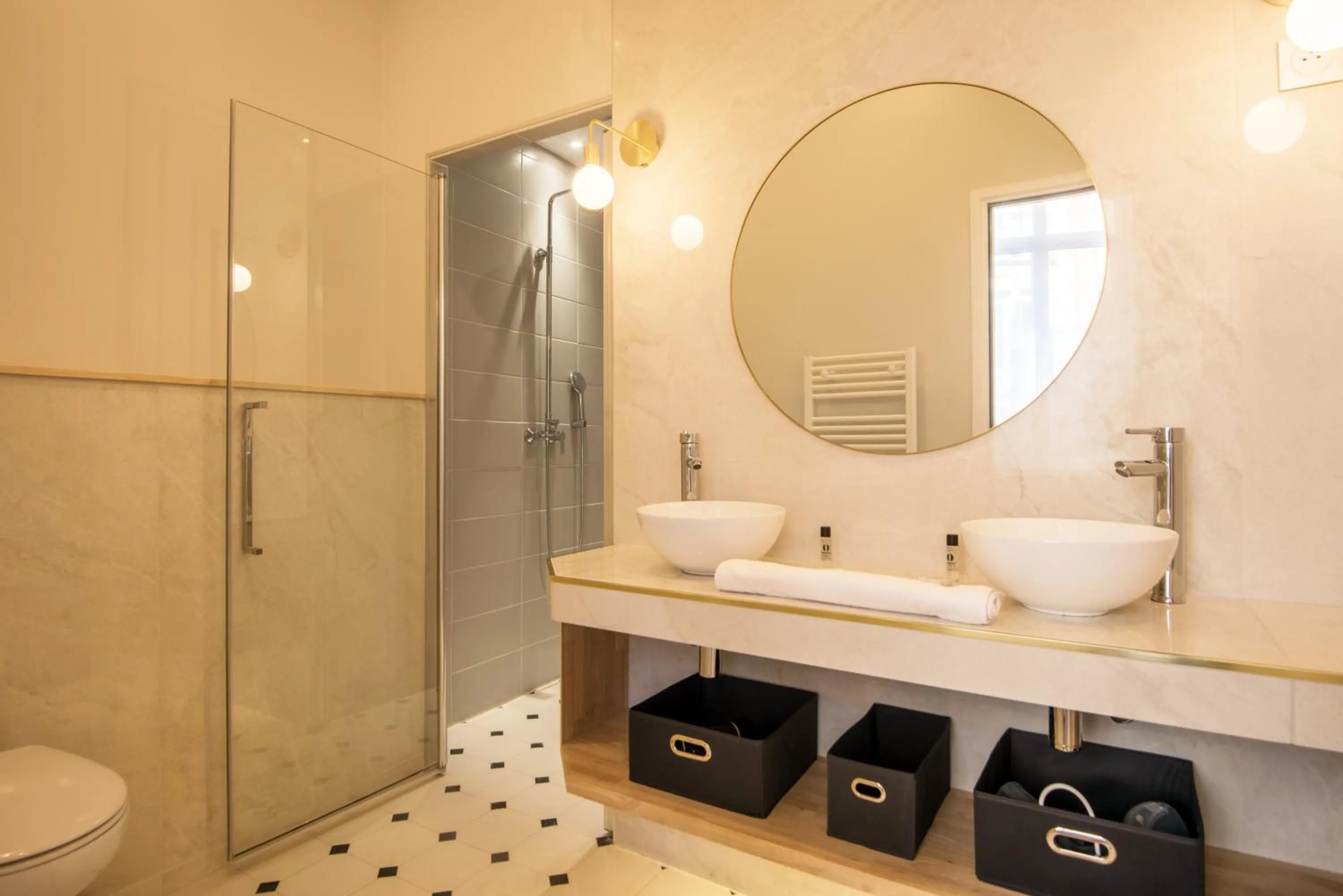 Shower in Les Suites Faidherbe