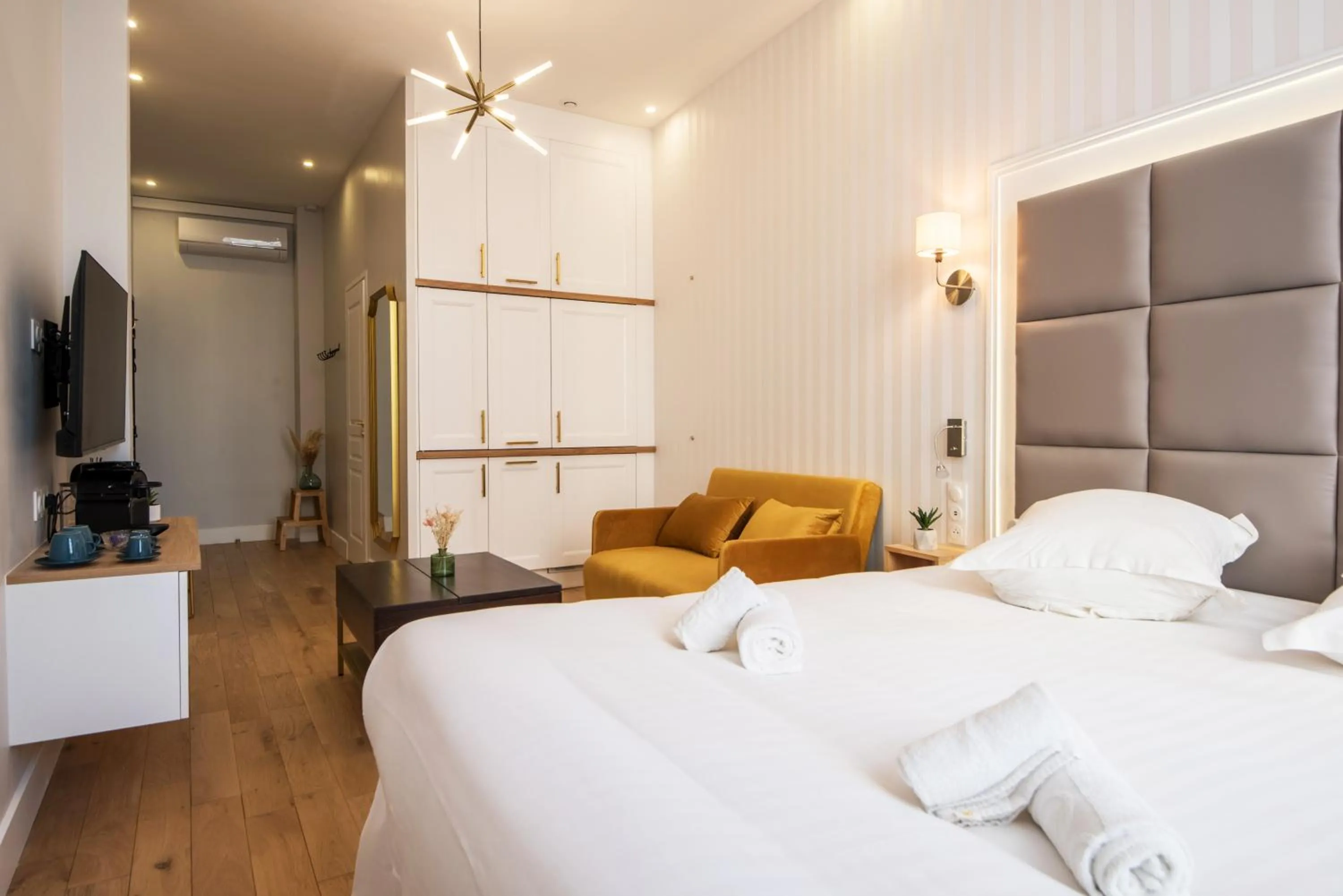 TV and multimedia, Bed in Les Suites Faidherbe