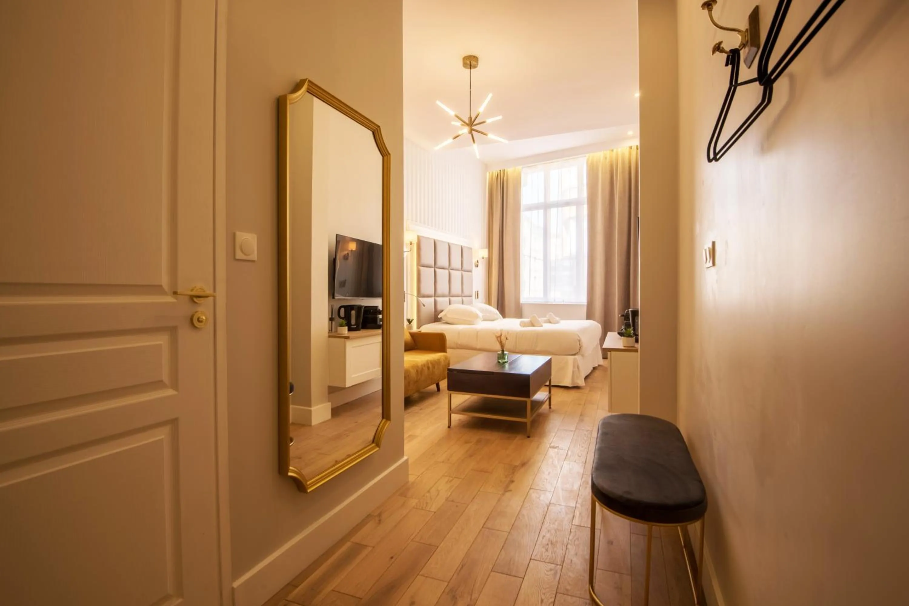 Photo of the whole room in Les Suites Faidherbe