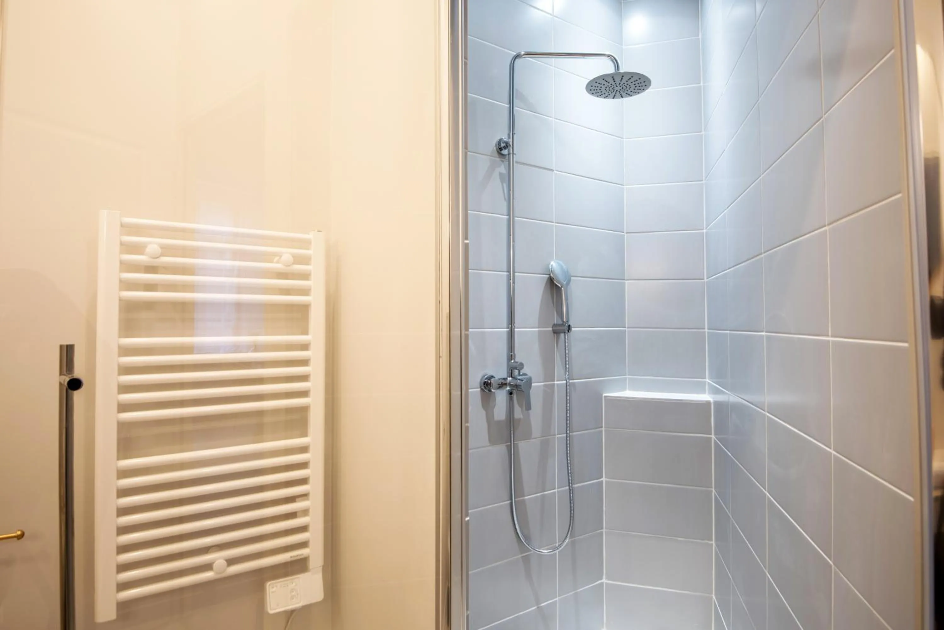 Shower in Les Suites Faidherbe