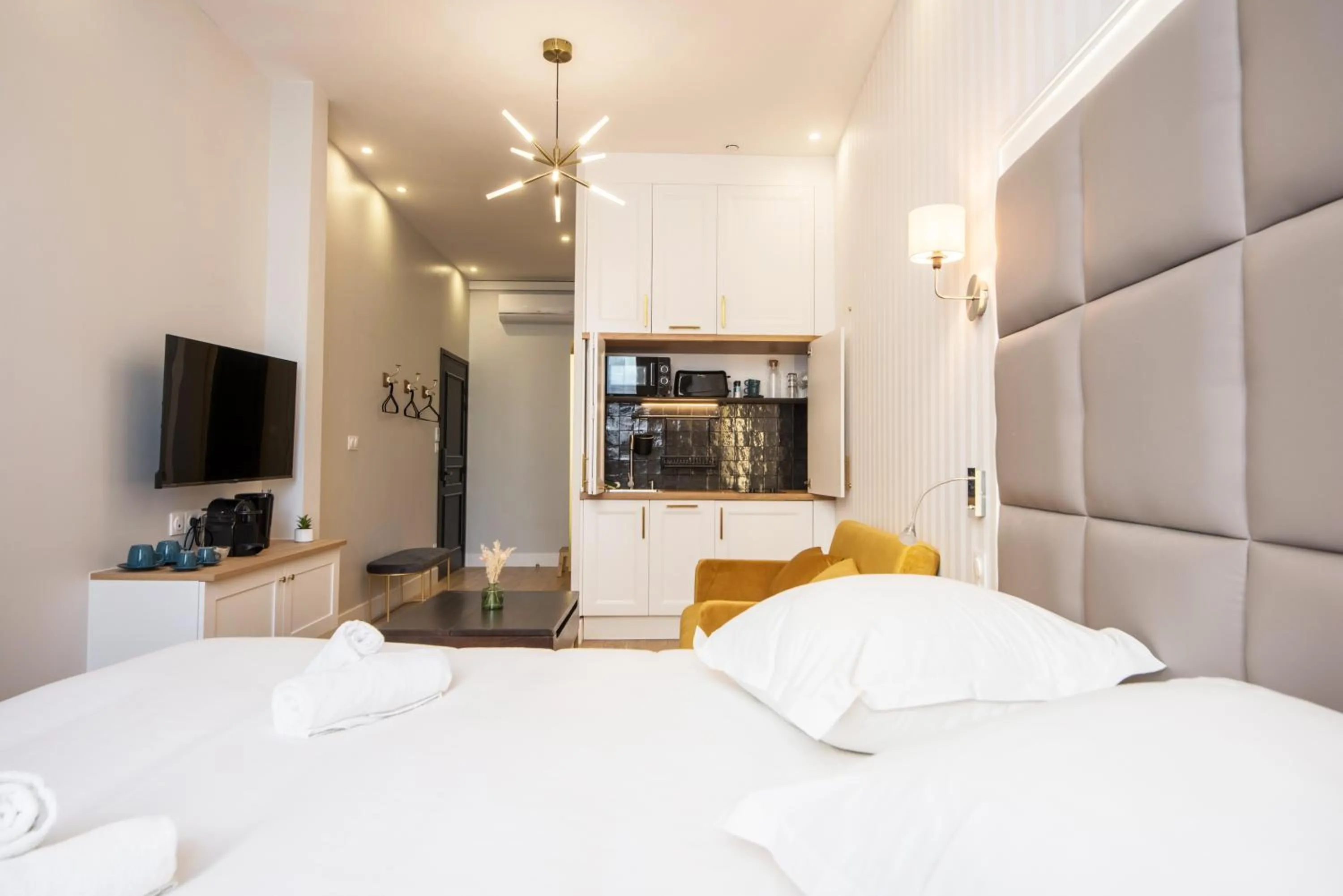 Photo of the whole room, Bed in Les Suites Faidherbe