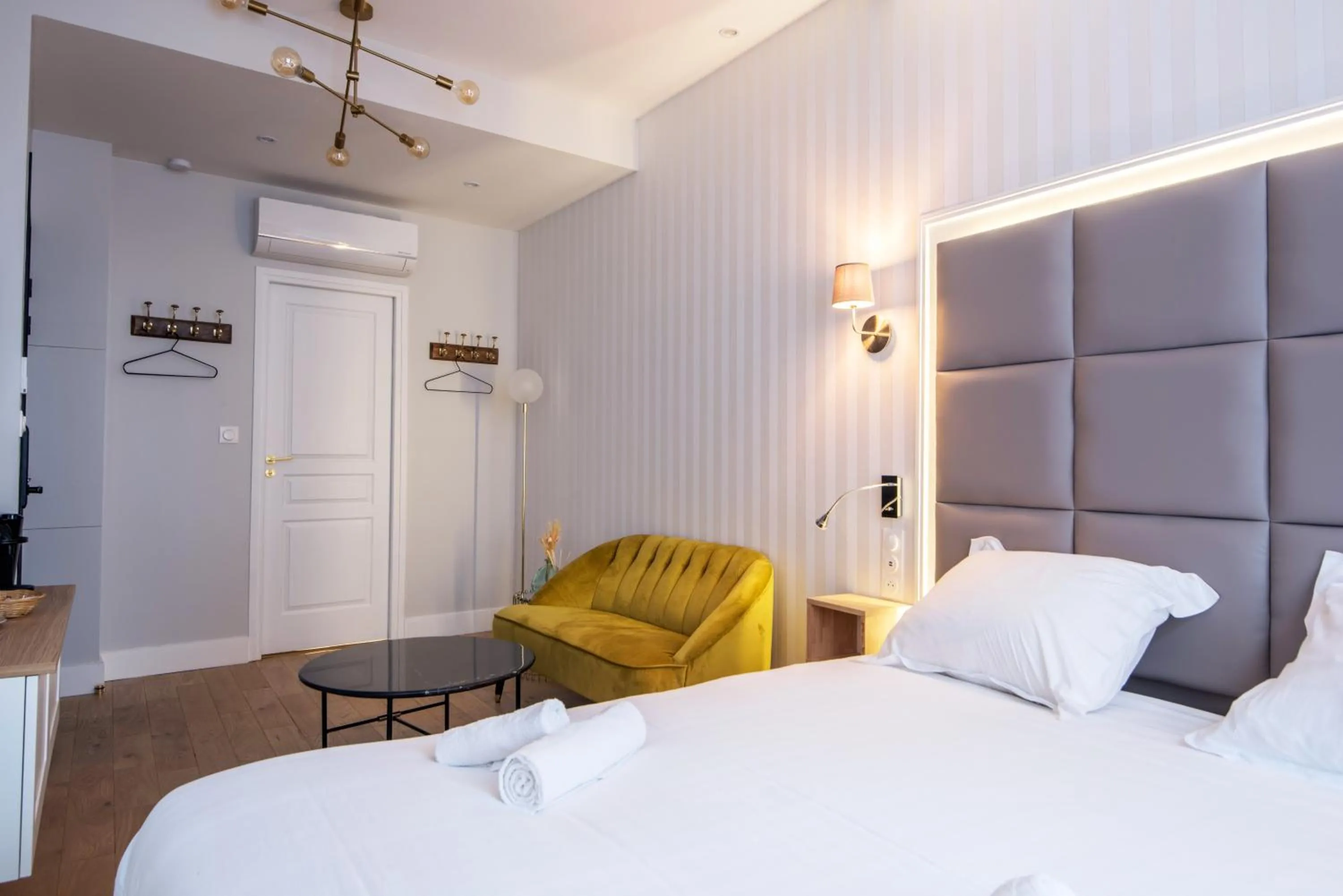 Living room, Bed in Les Suites Faidherbe