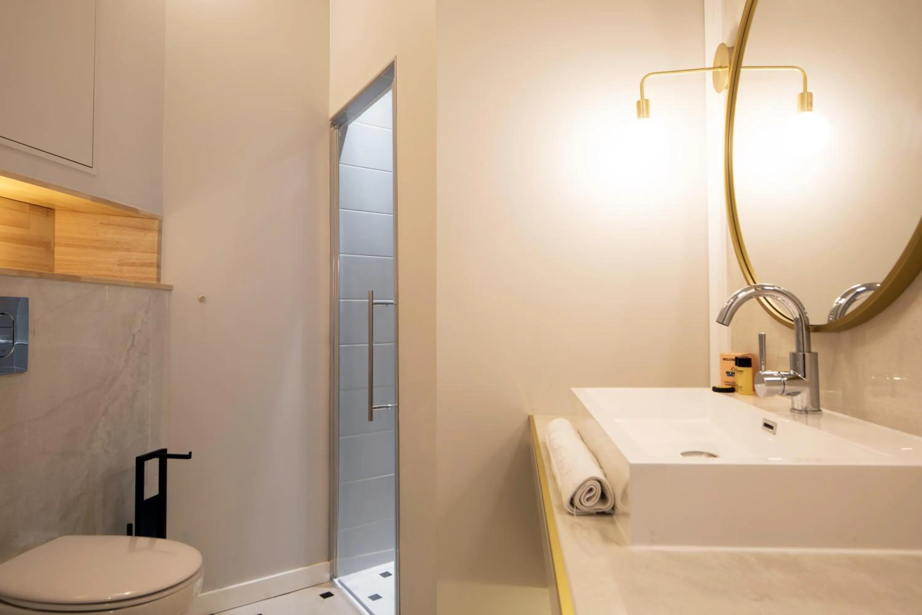Shower in Les Suites Faidherbe