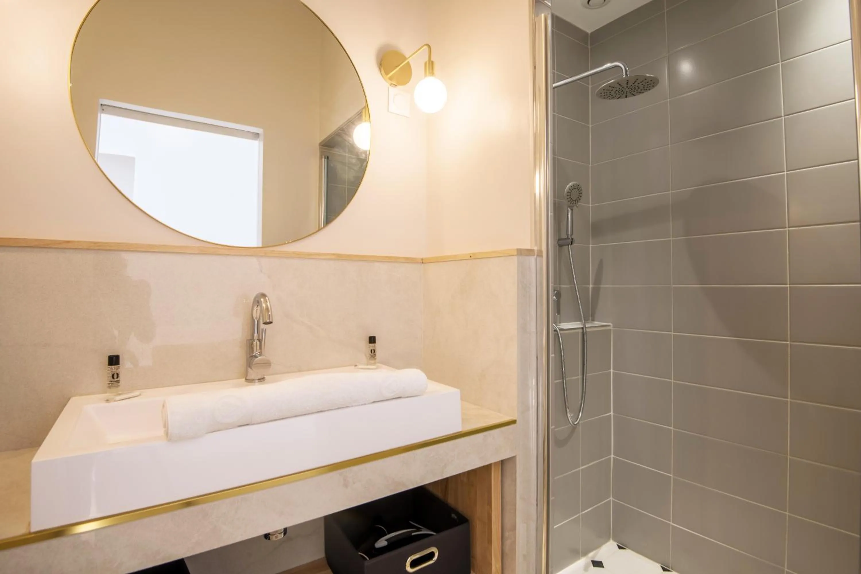 Shower in Les Suites Faidherbe