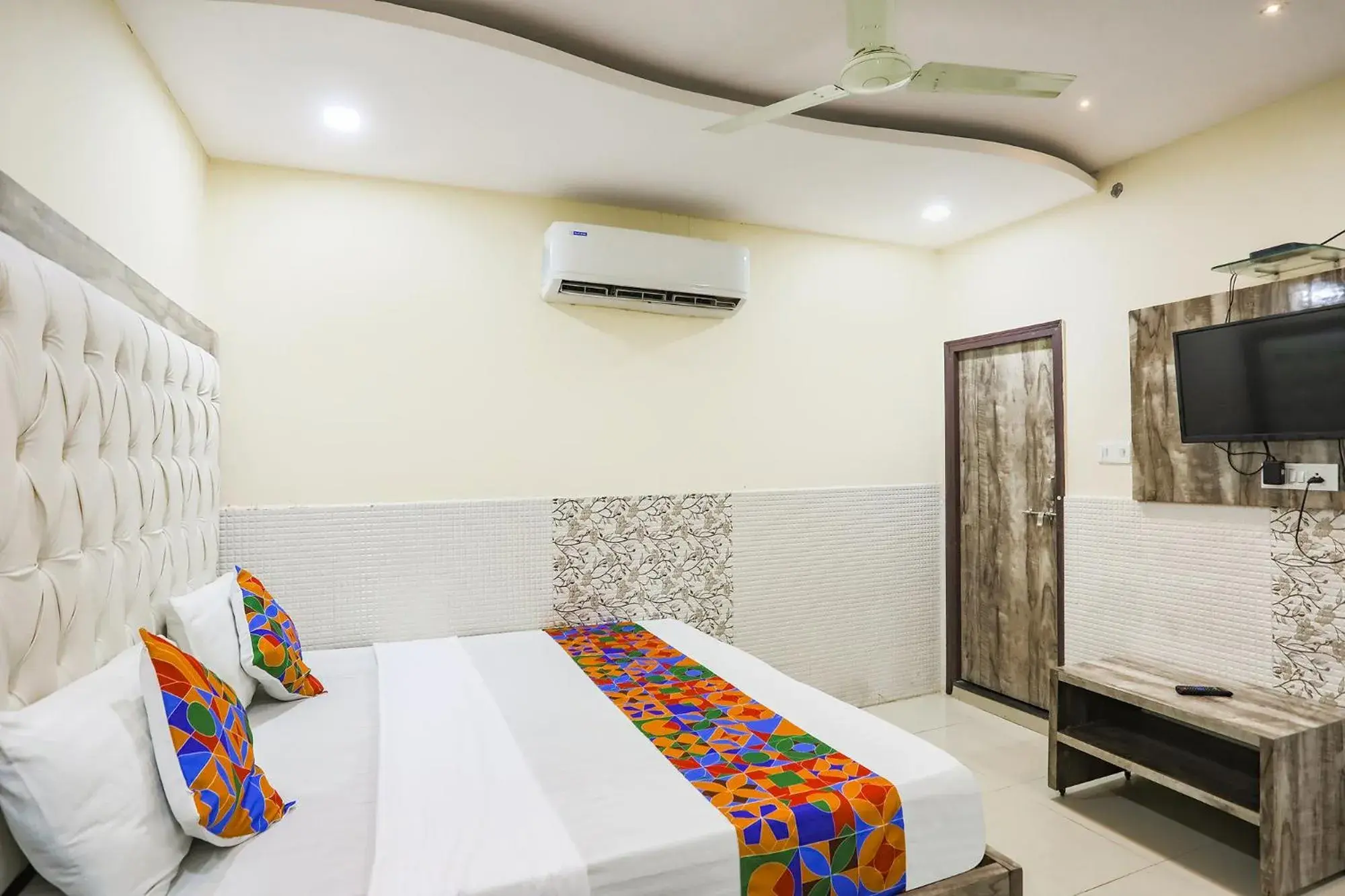 Communal lounge/ TV room, Bed in Via Welcome Communal lounge/ TV room, Bed in Via Welcome