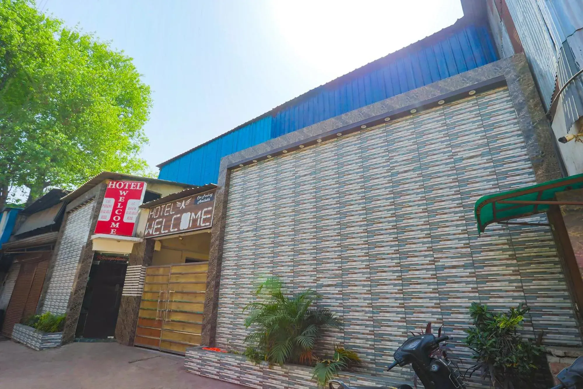 Property building in Via Welcome Property building in Via Welcome