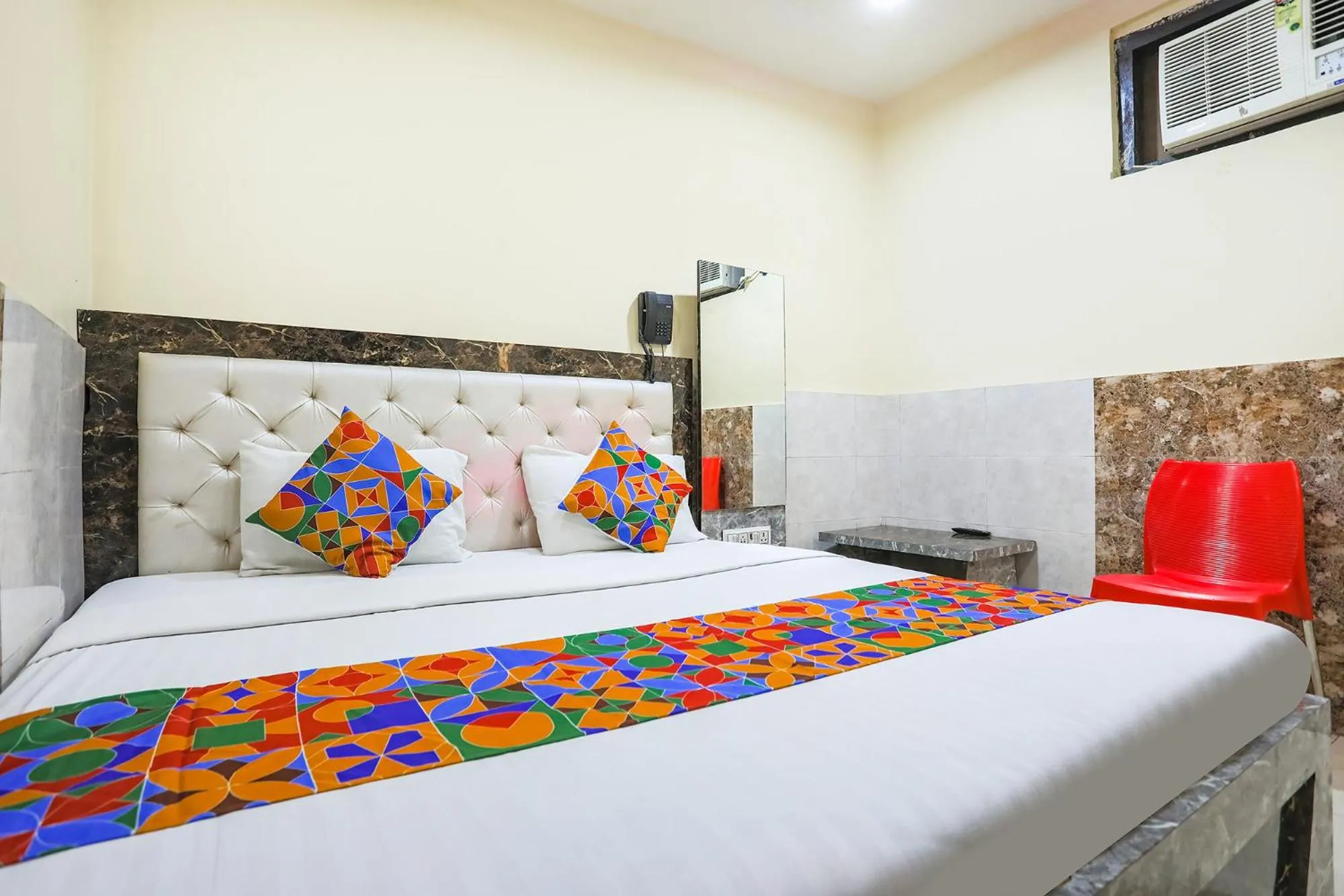 Photo of the whole room, Bed in Via Welcome