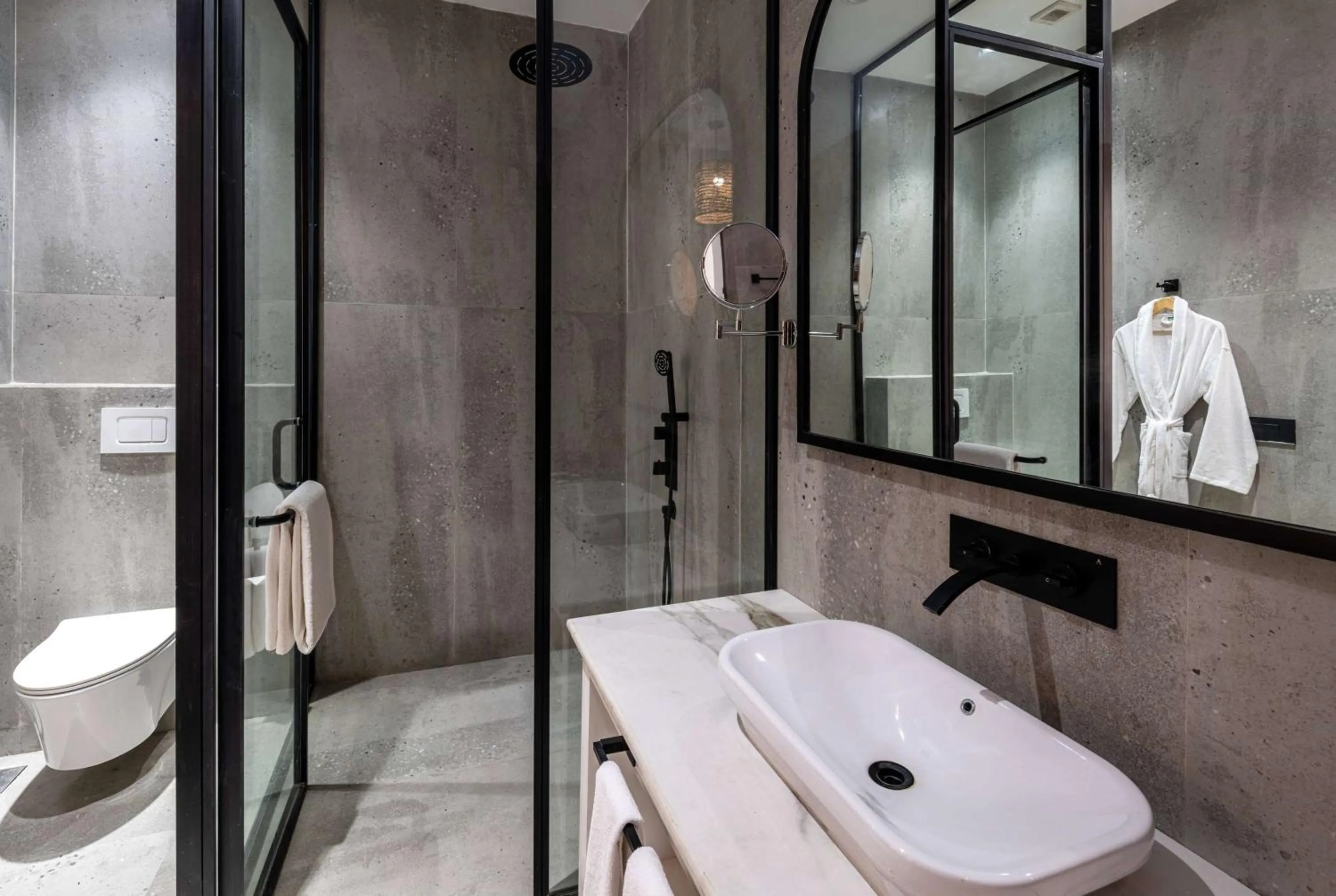 TV and multimedia in The Earth Amritsar, Trademark Collection by Wyndham