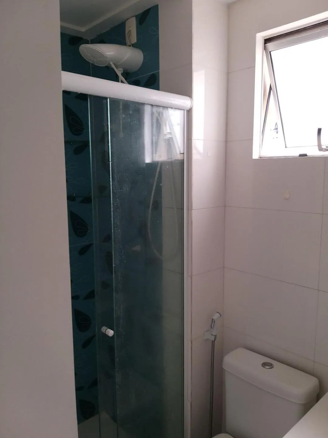 Shower in Apartamento fino e decorado.