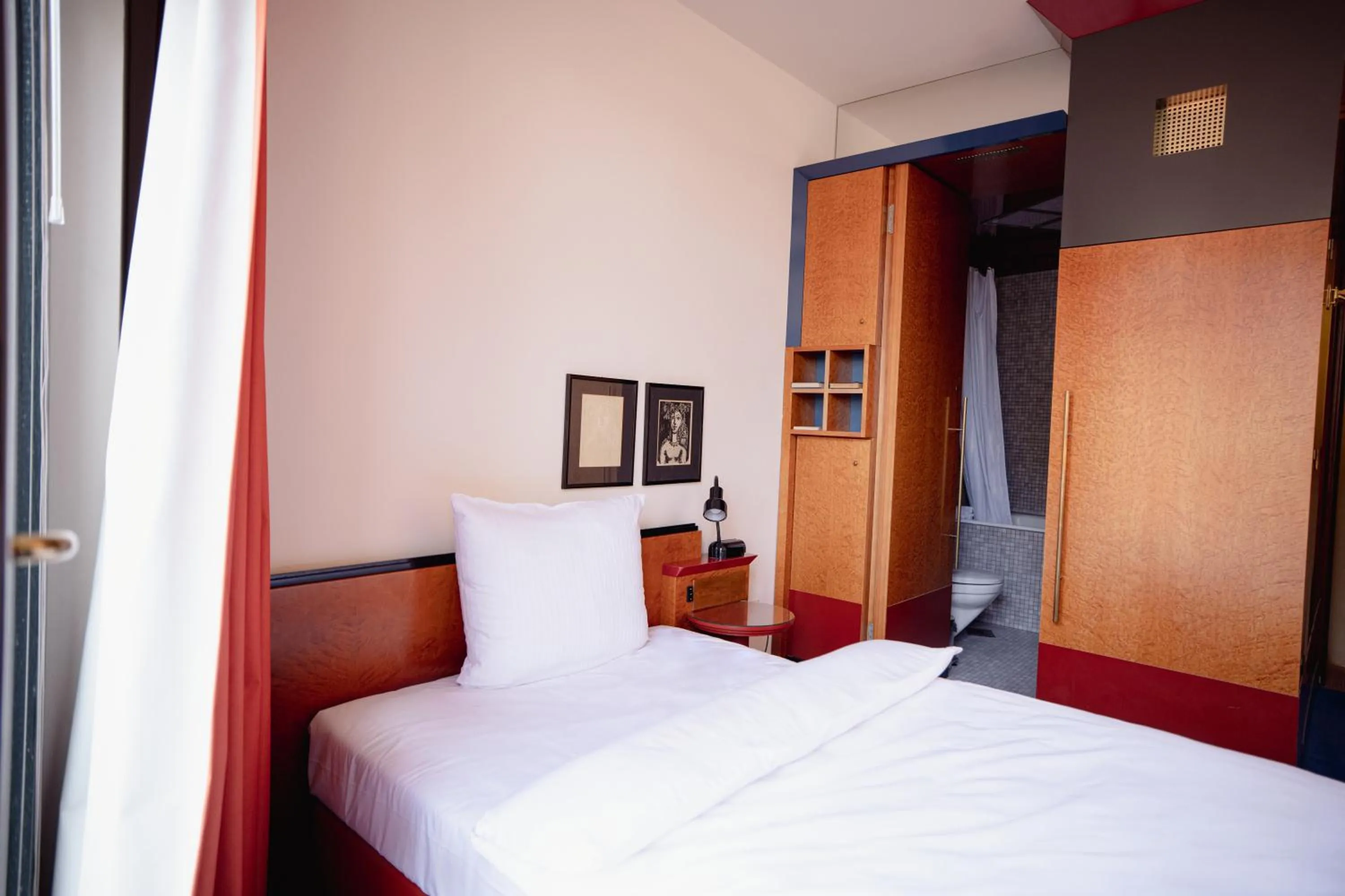 Photo of the whole room, Bed in Domicil Hotel Bonn