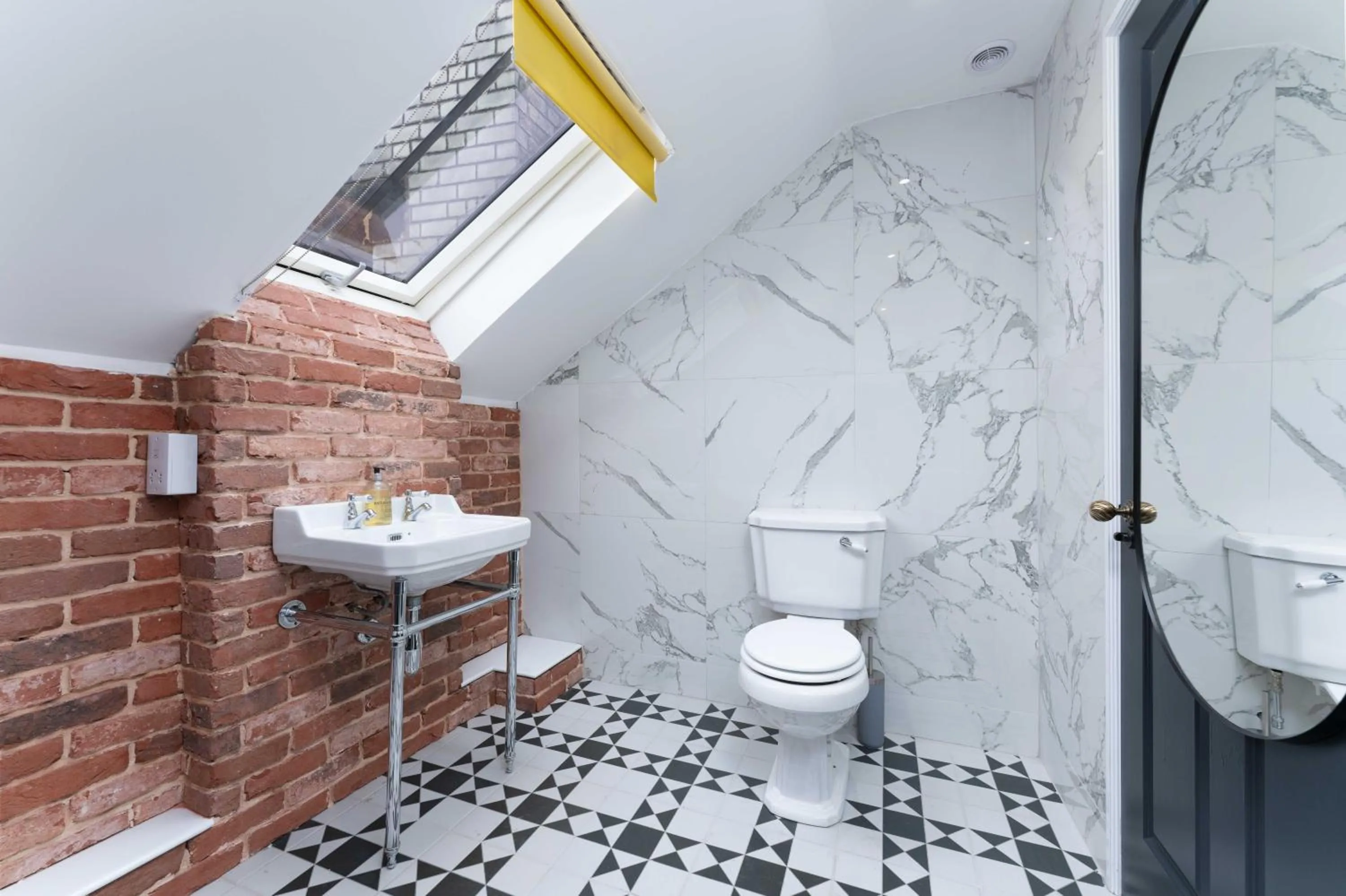 Shower in 89 The Merchants- Chic Aparthotel by The House of Danu