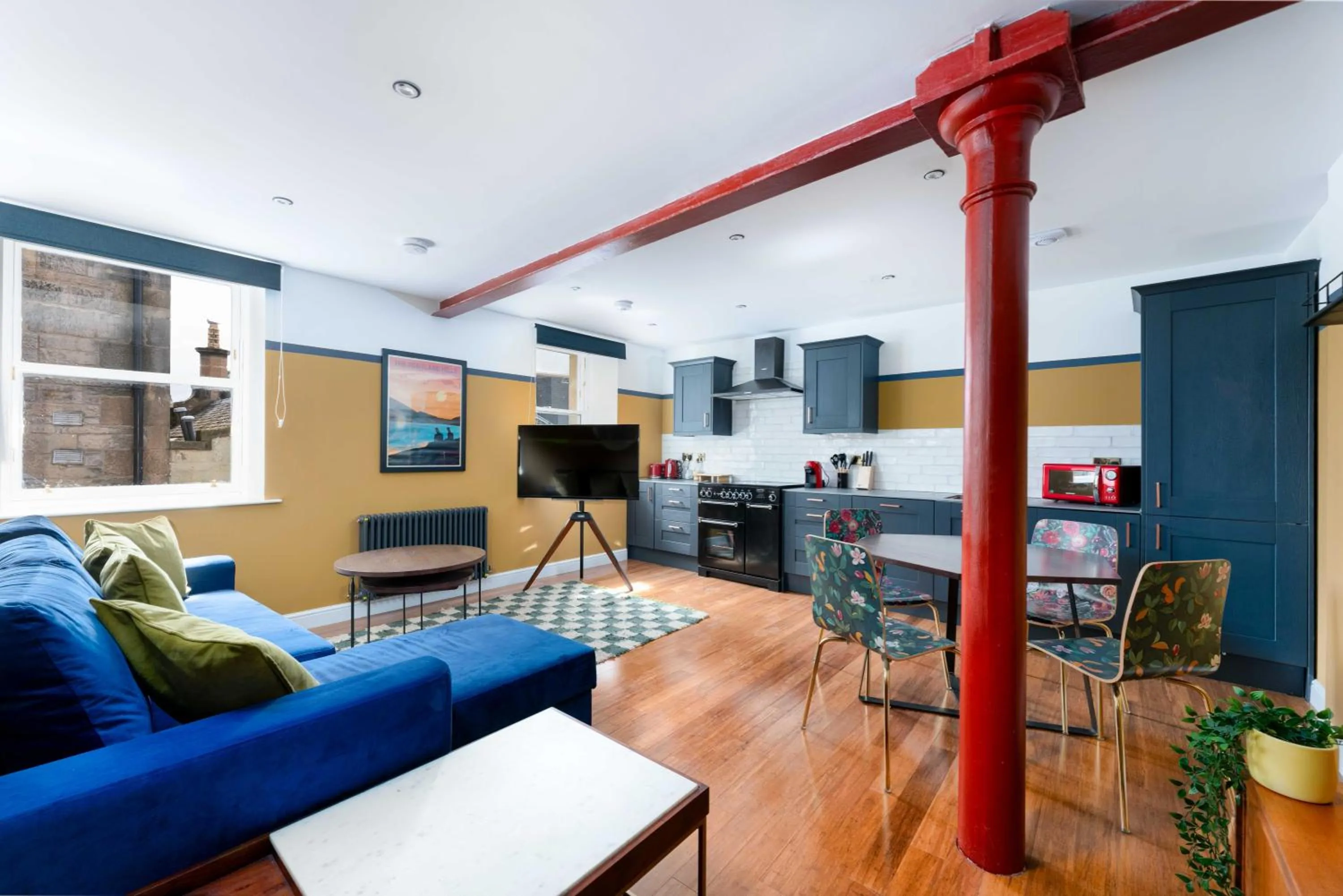 Communal lounge/ TV room in 89 The Merchants- Chic Aparthotel by The House of Danu