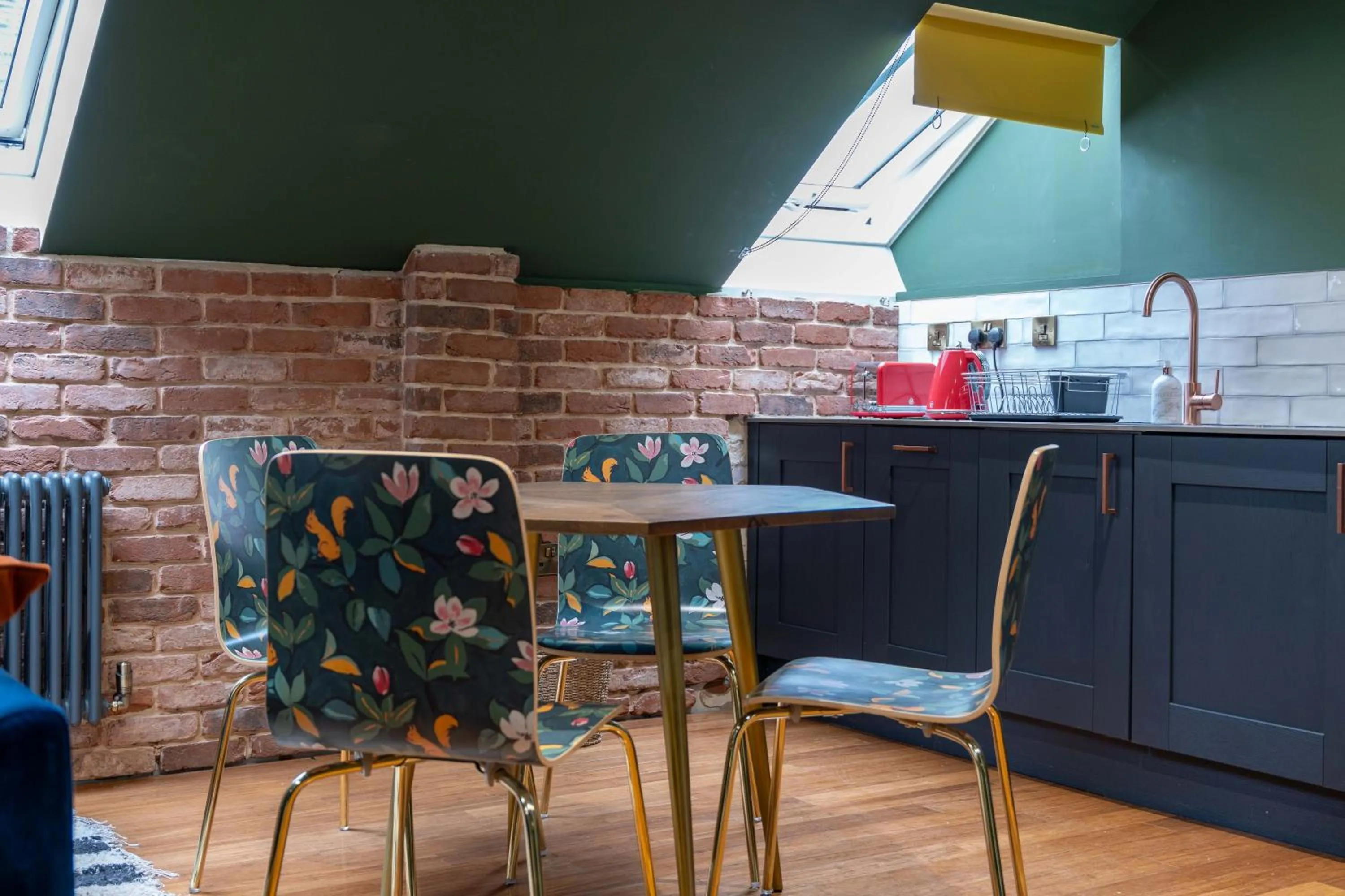 Kitchen or kitchenette in 89 The Merchants- Chic Aparthotel by The House of Danu