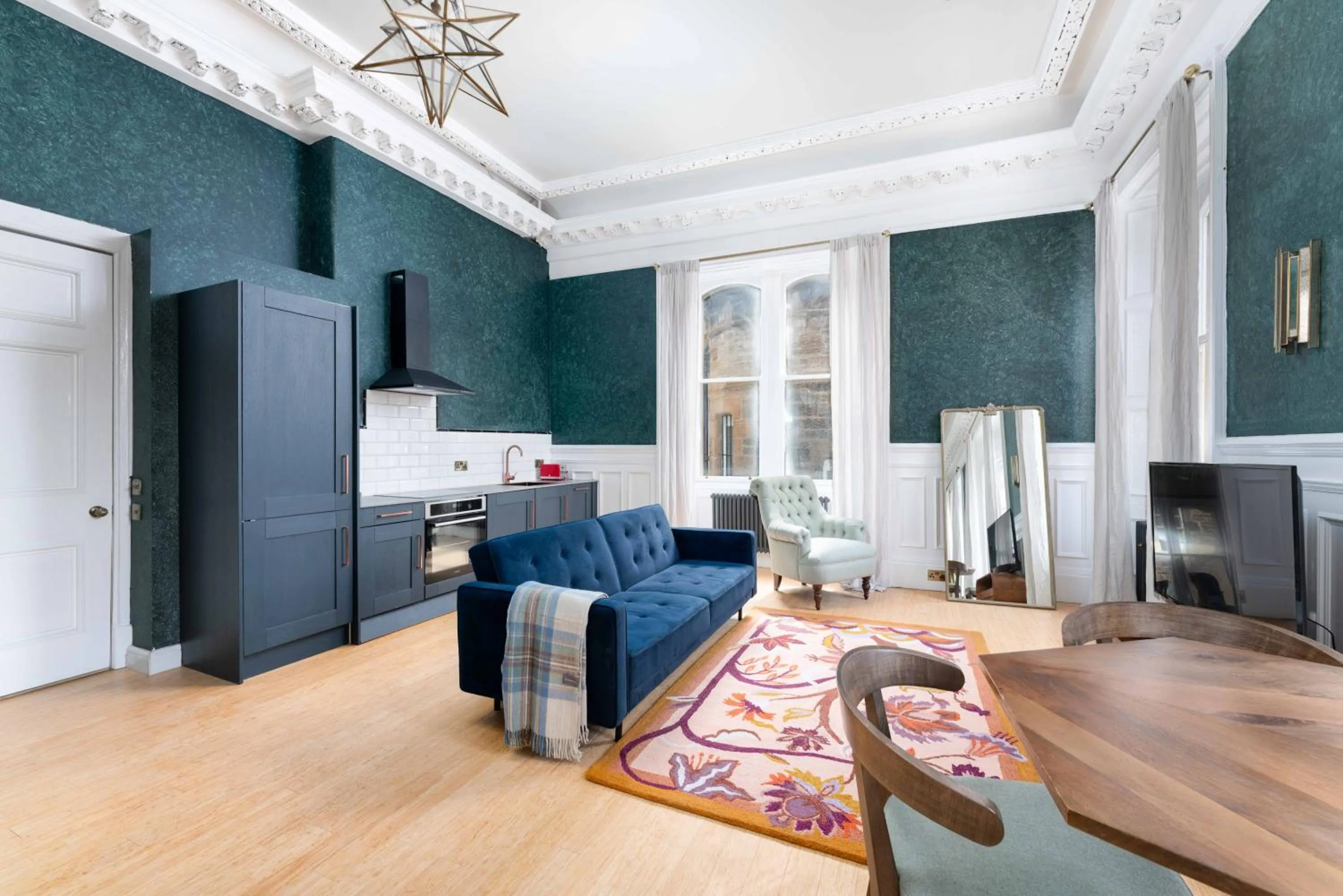 TV and multimedia in 89 The Merchants- Chic Aparthotel by The House of Danu