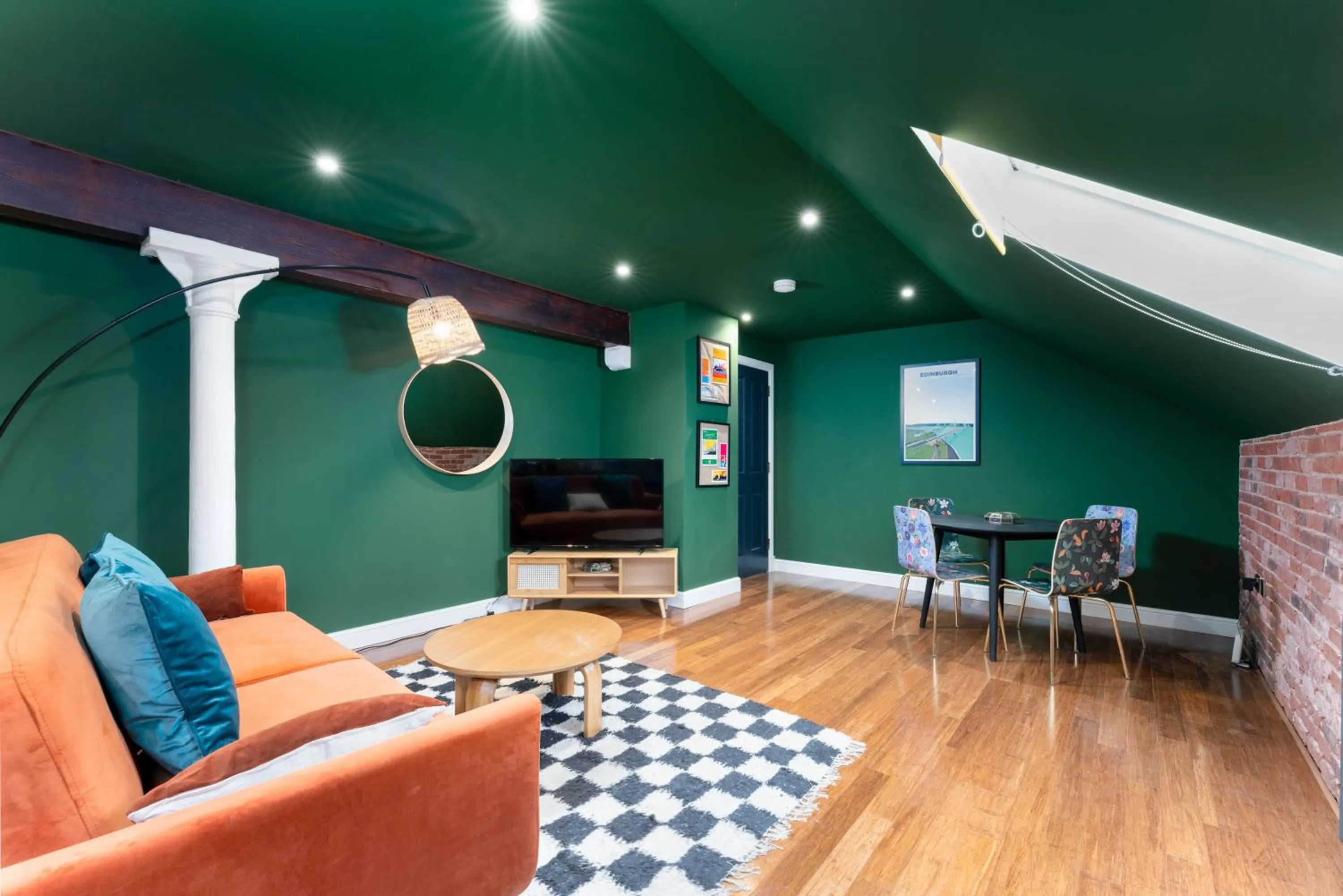 Communal lounge/ TV room in 89 The Merchants- Chic Aparthotel by The House of Danu