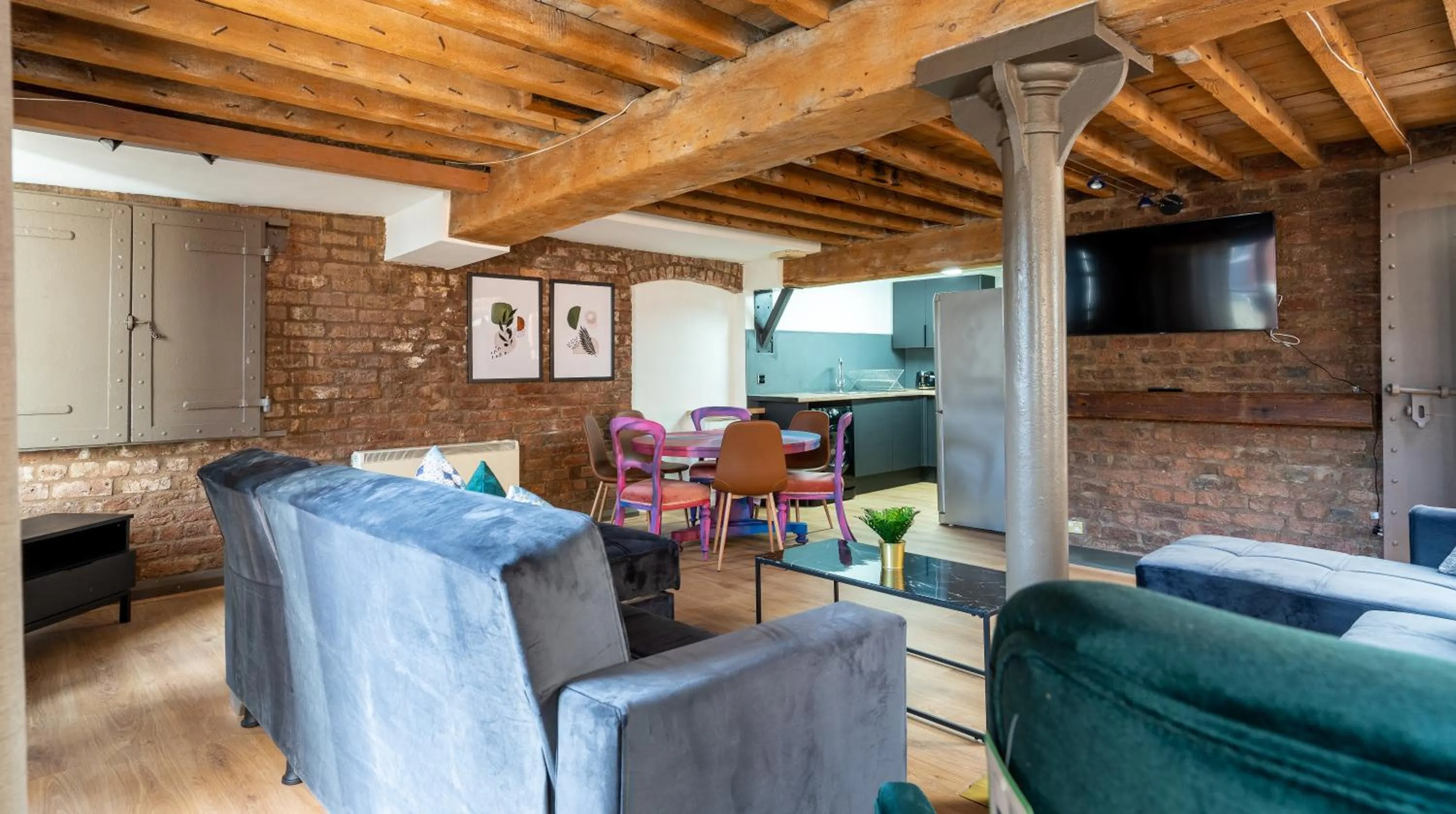 TV and multimedia in Rainford Gardens by UStay Aparthotels