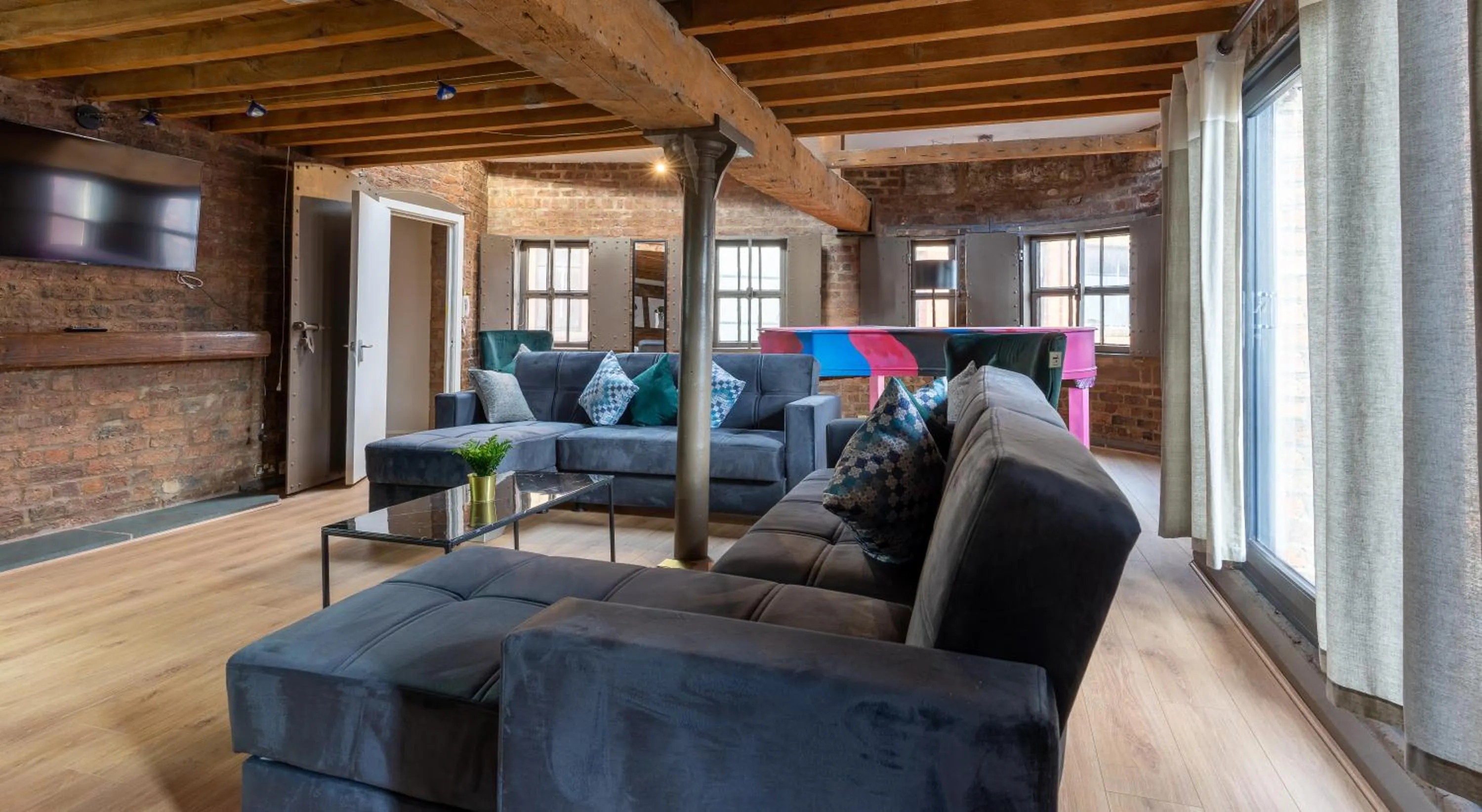 TV and multimedia in Rainford Gardens by UStay Aparthotels