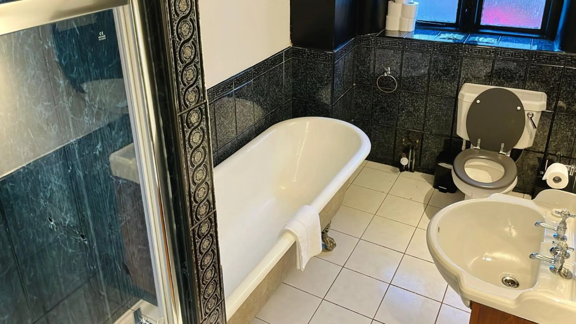 Bathroom in Rainford Gardens by UStay Aparthotels