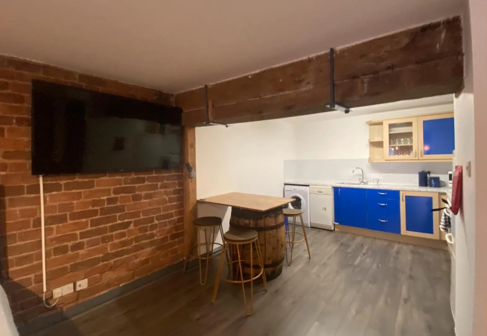 Kitchen or kitchenette in Rainford Gardens by UStay Aparthotels