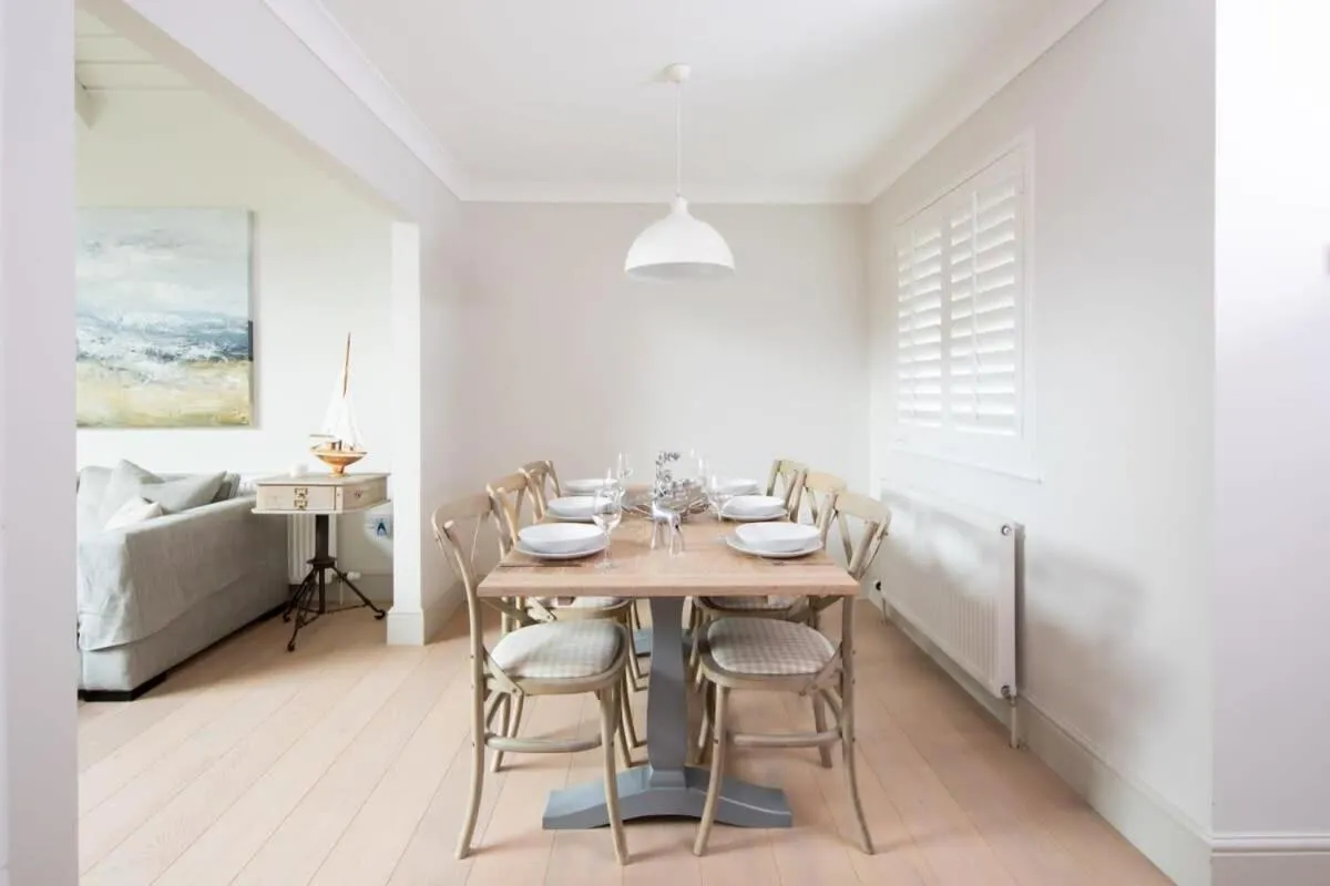 Superior house for 6 near beach w parking garden