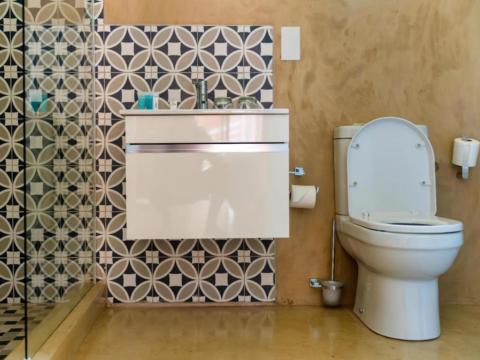 Toilet in The Shrub Lodge