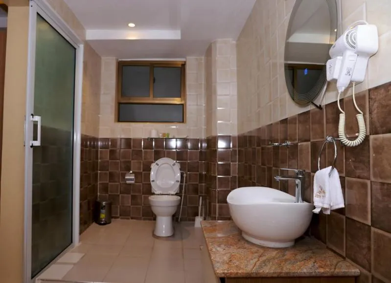 Toilet in Hylise Hotel