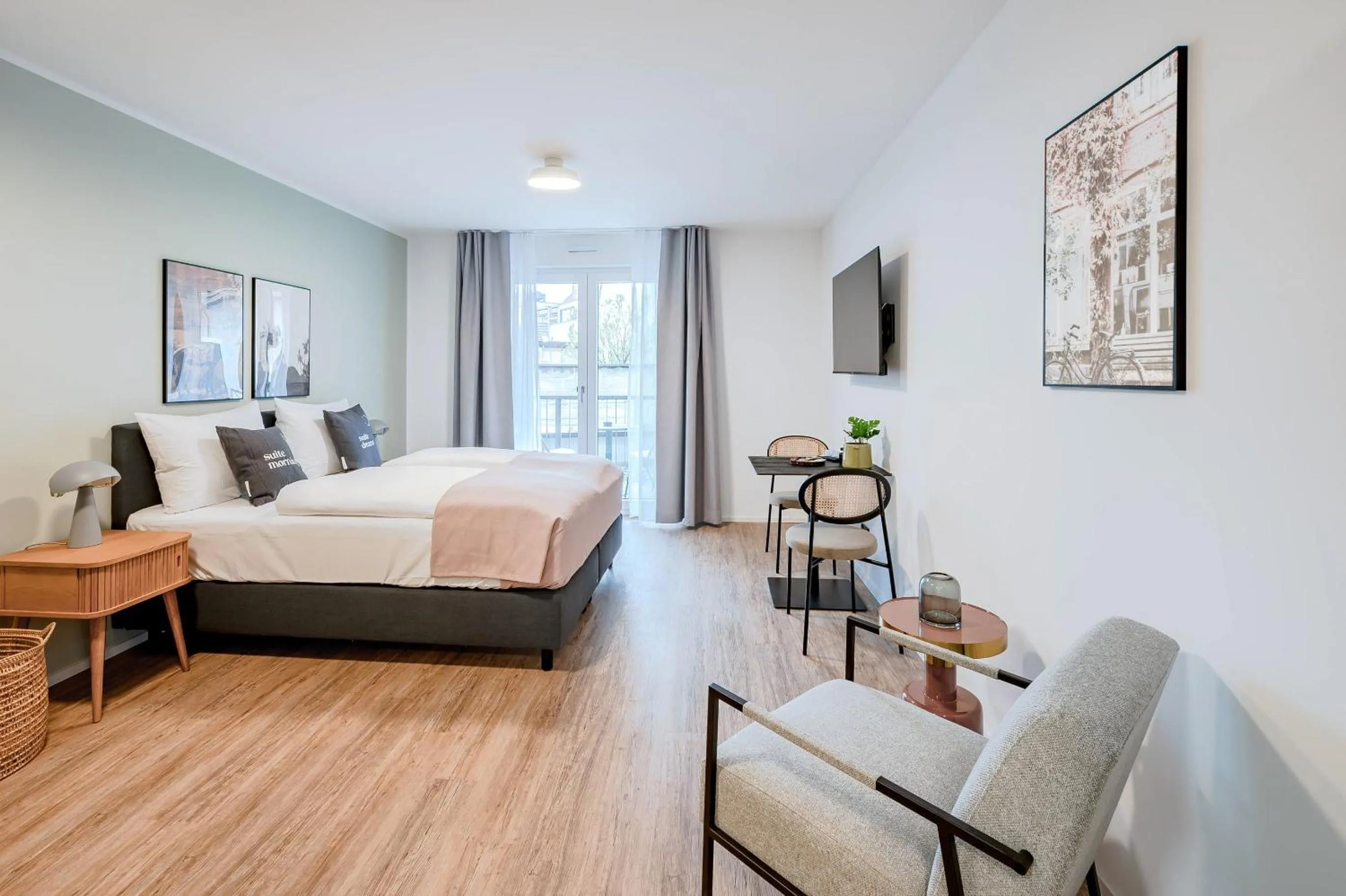 Bed in Limehome Metzingen Wilhelmstr