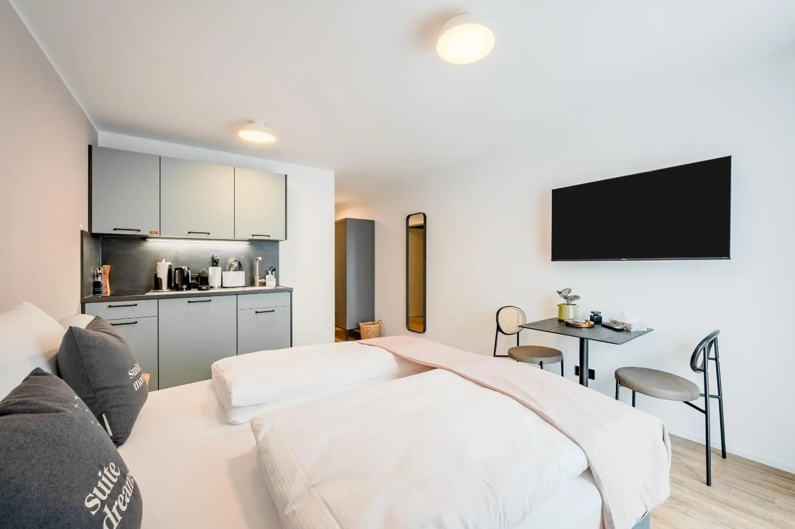 TV and multimedia, Bed in Limehome Metzingen Wilhelmstr TV and multimedia, Bed in Limehome Metzingen Wilhelmstr