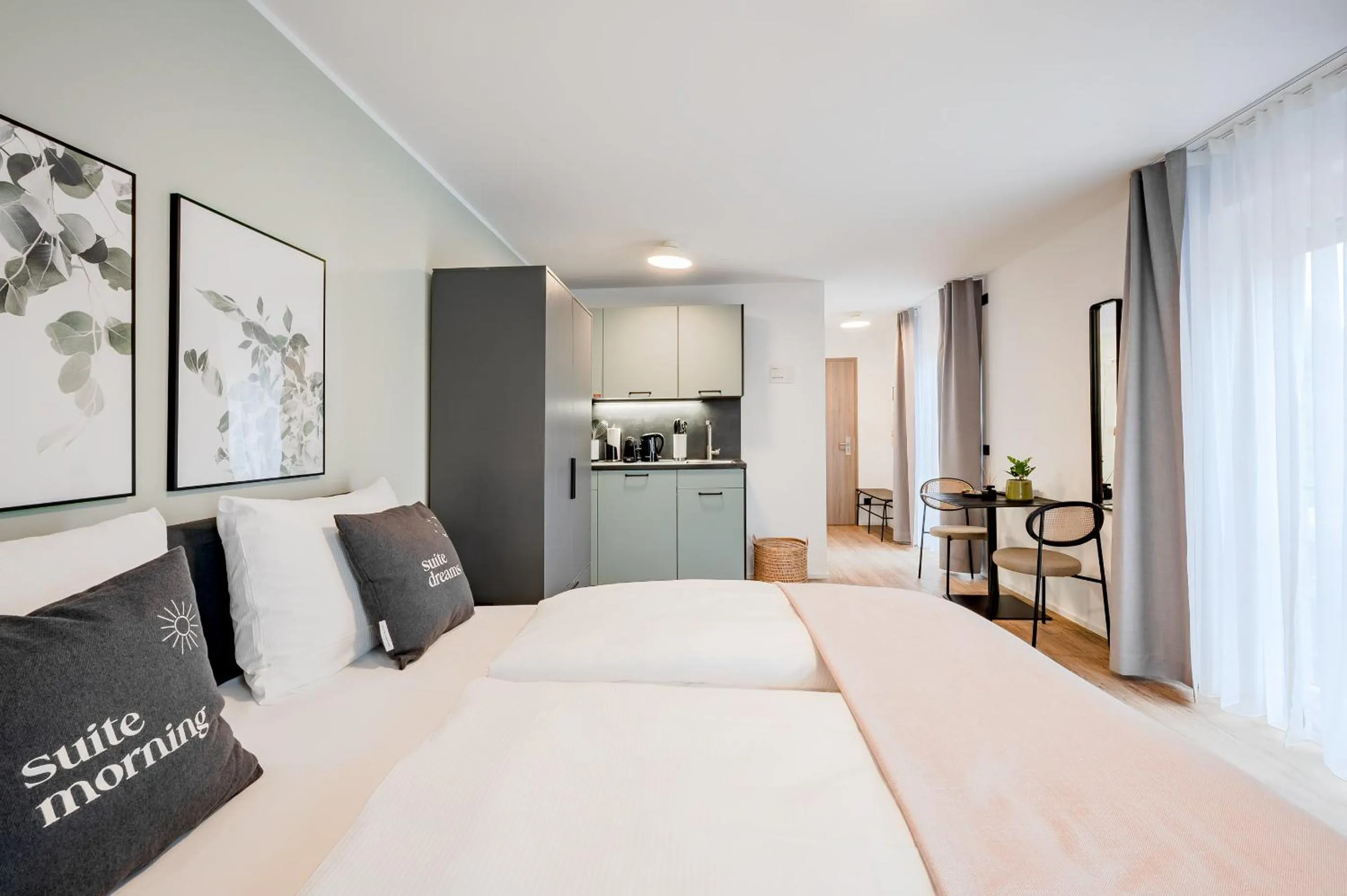 Kitchen or kitchenette, Bed in Limehome Metzingen Wilhelmstr