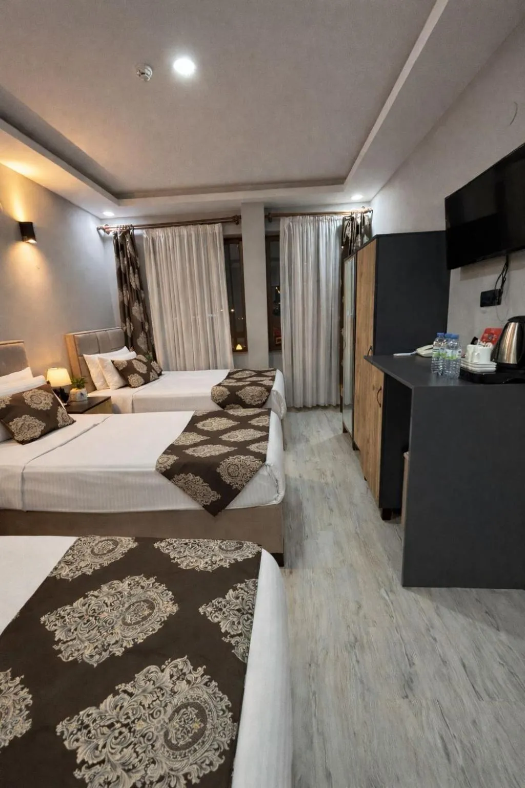 Bed in Whitestone Hotel