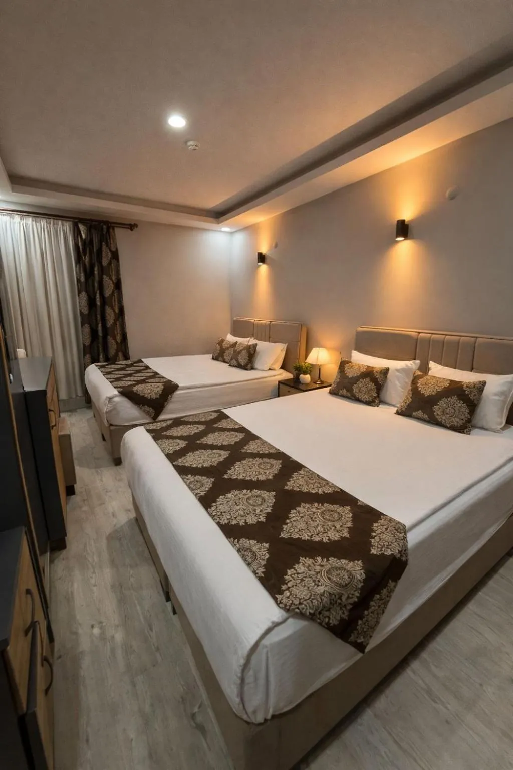 Bed in Whitestone Hotel