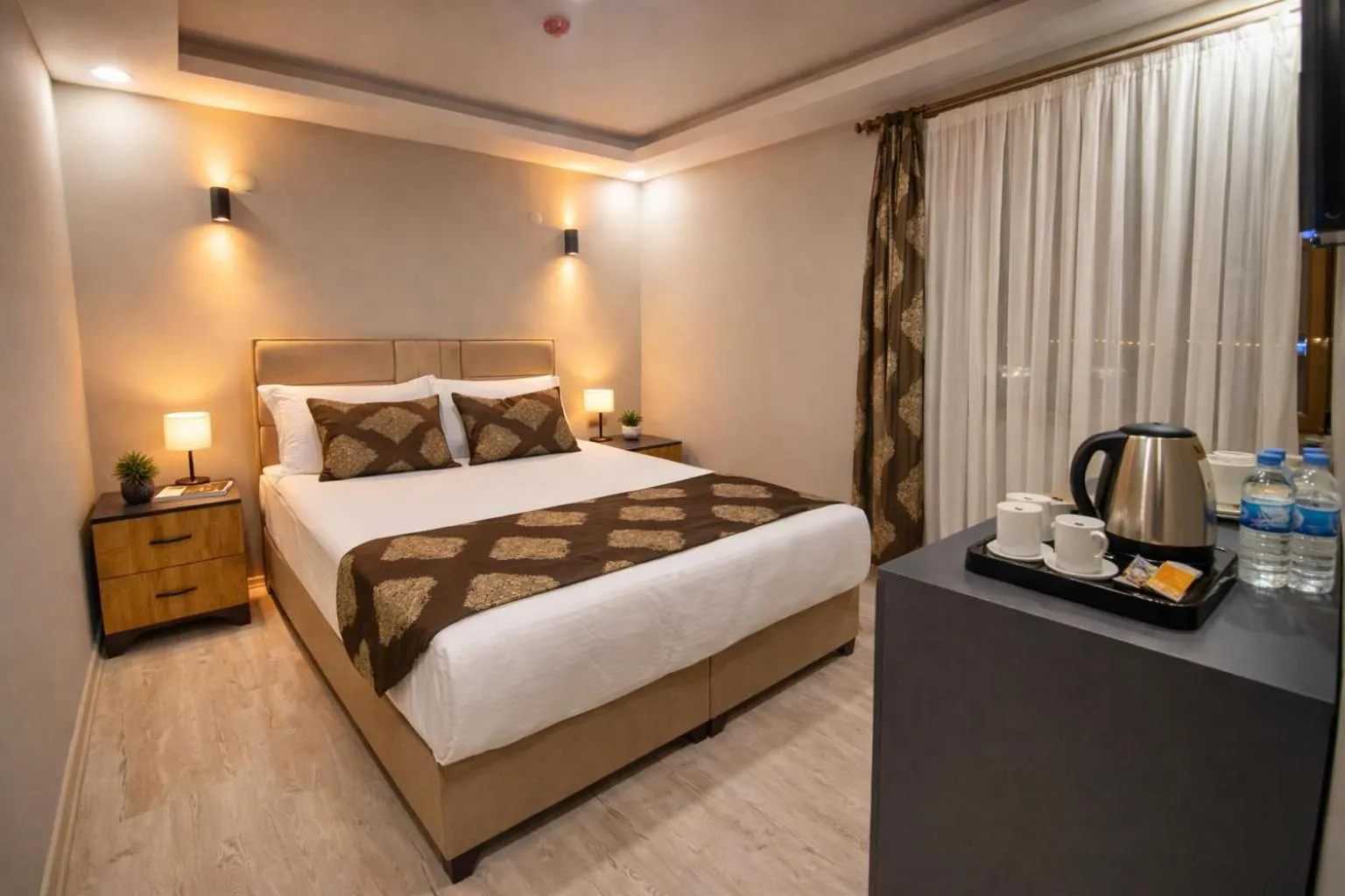 Bed in Whitestone Hotel