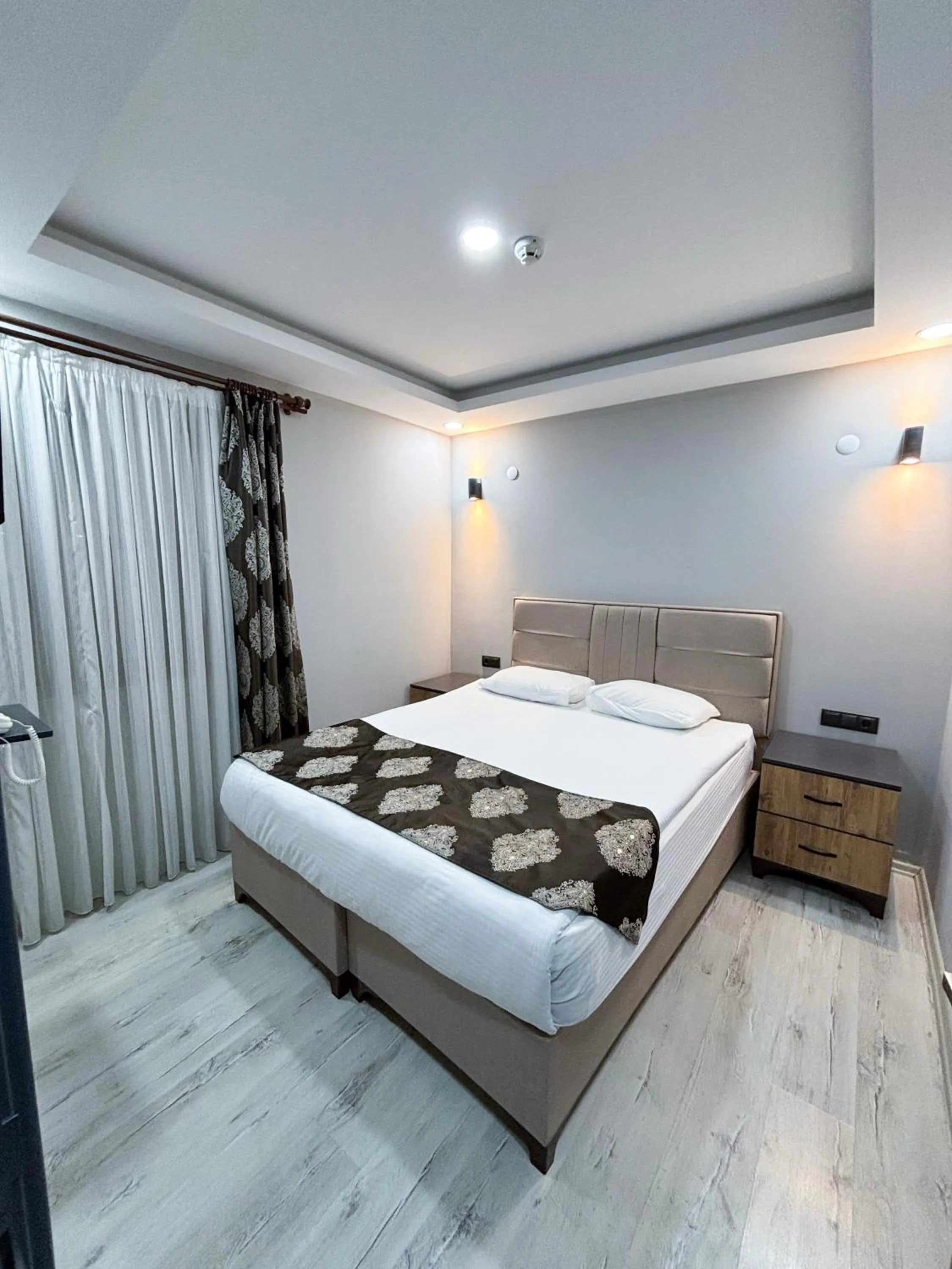 Bed in Whitestone Hotel