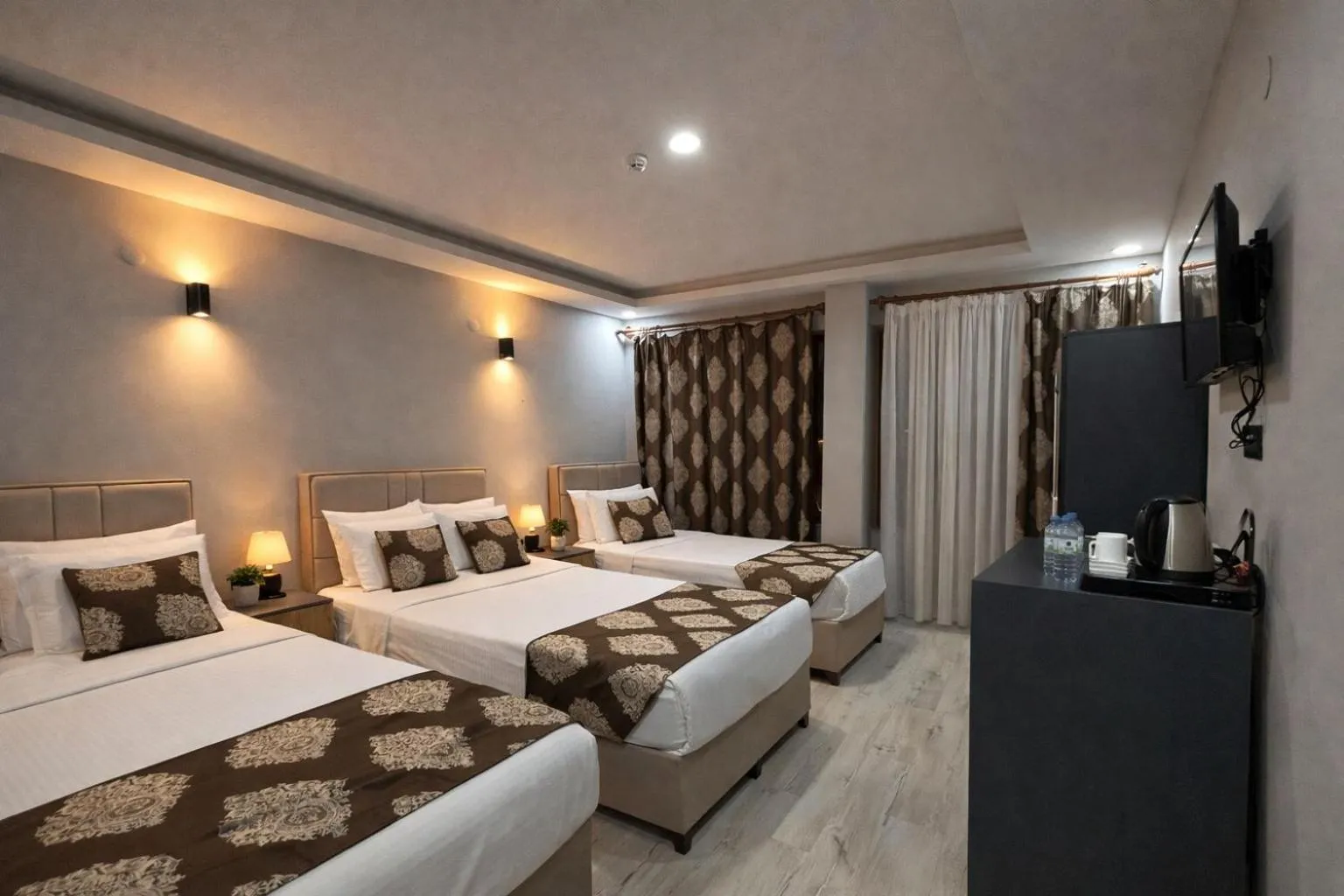 Bed in Whitestone Hotel