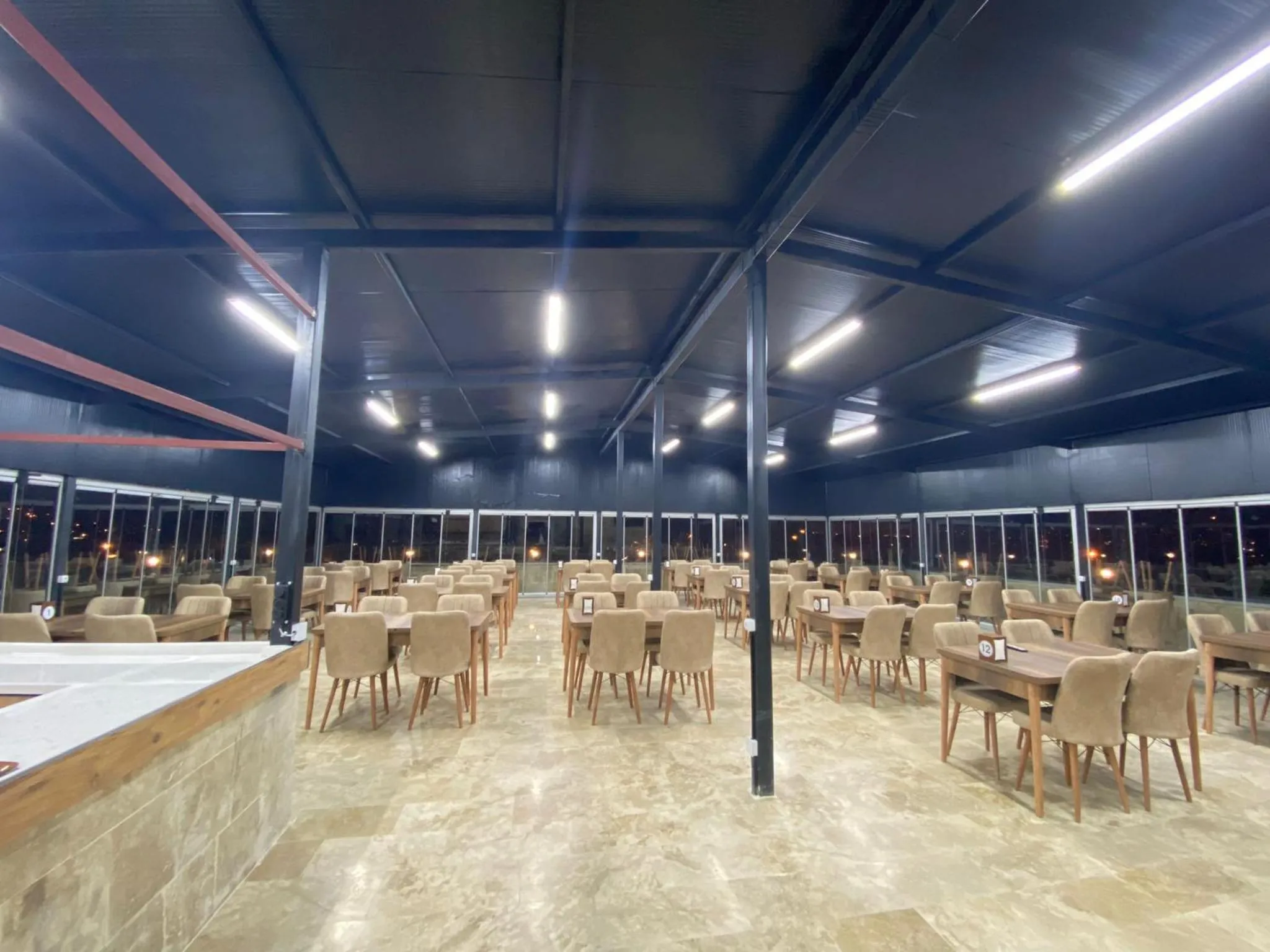 Restaurant/places to eat in Whitestone Hotel