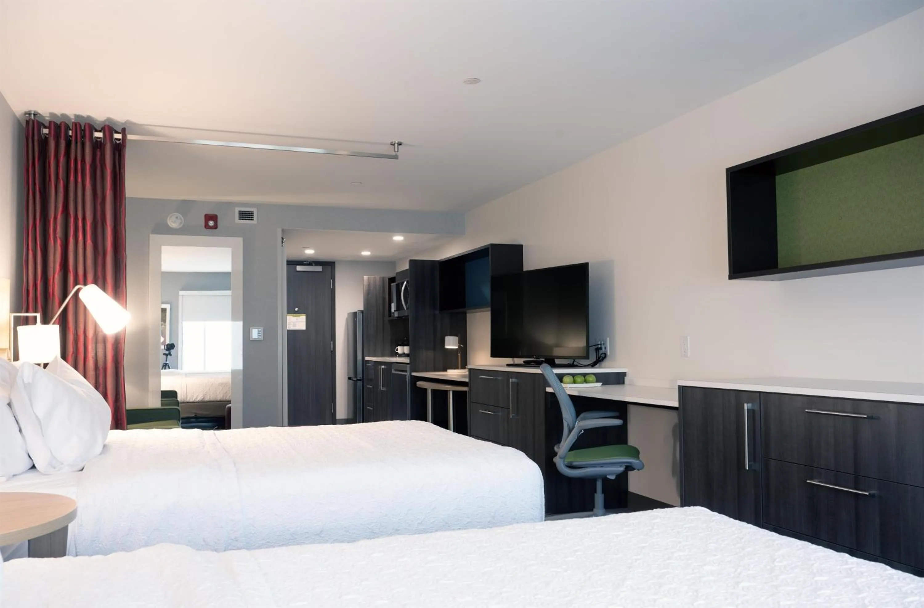 Bedroom, Bed in Home2 Suites By Hilton Quebec City