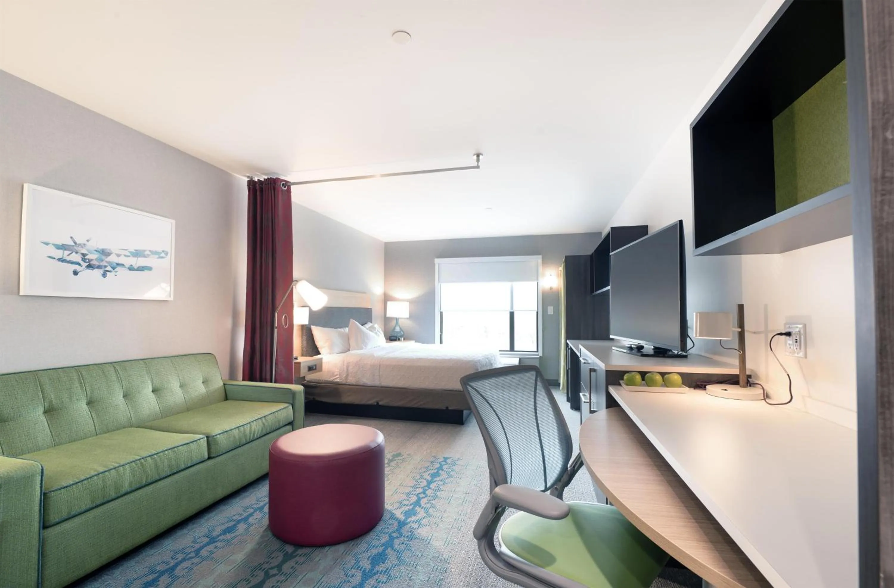 Bedroom, Bed in Home2 Suites By Hilton Quebec City