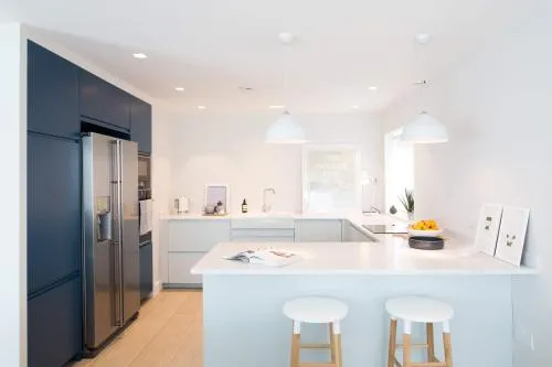 Insta-worthy 4br designer house 5 min to the beach