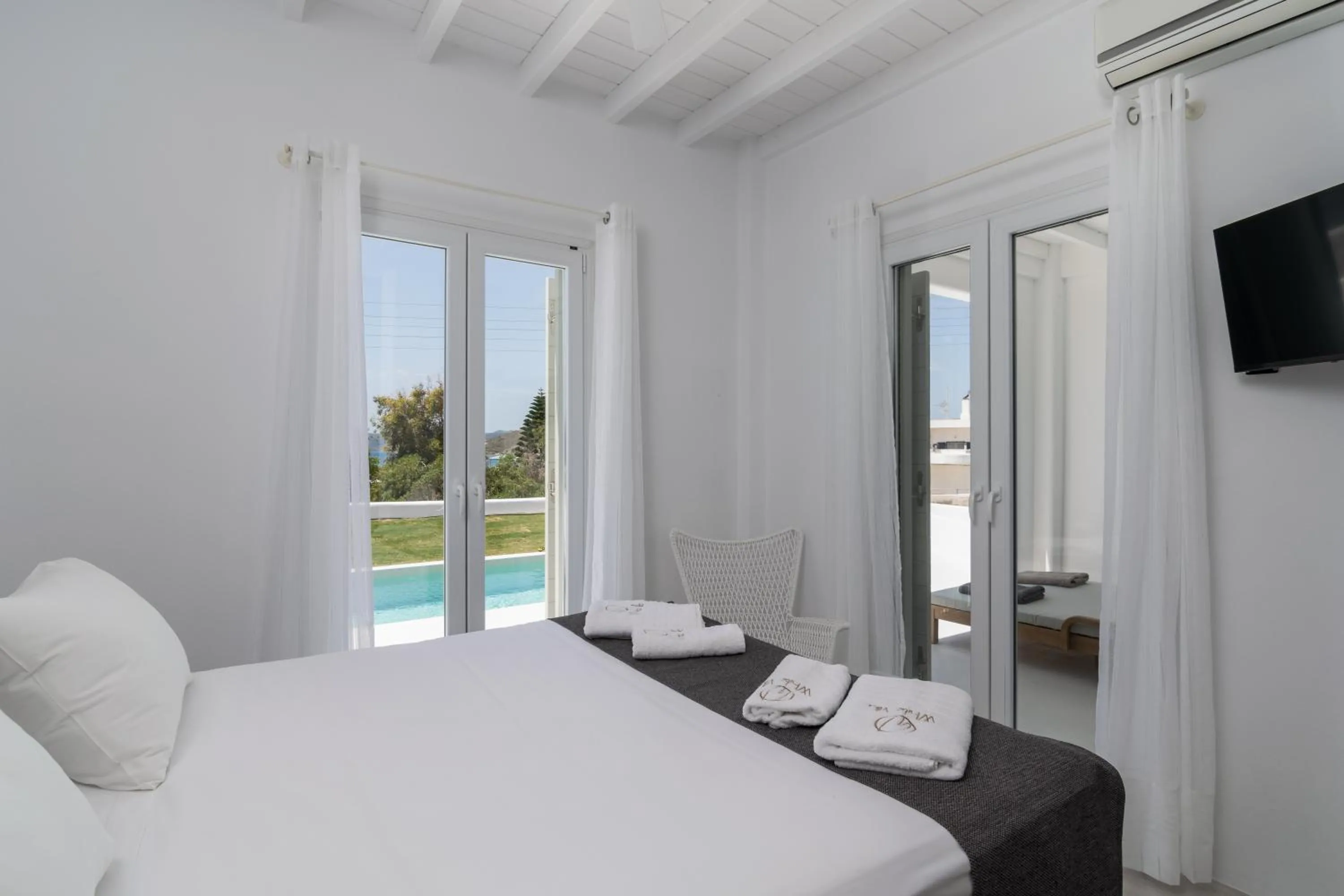 Bed in White Villa Milos