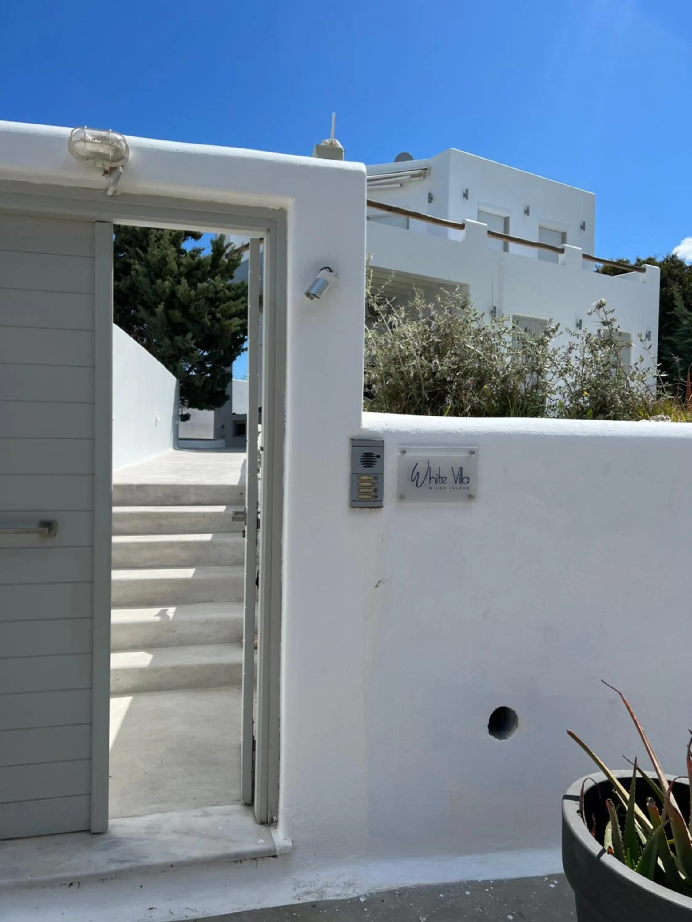 White Villa Milos