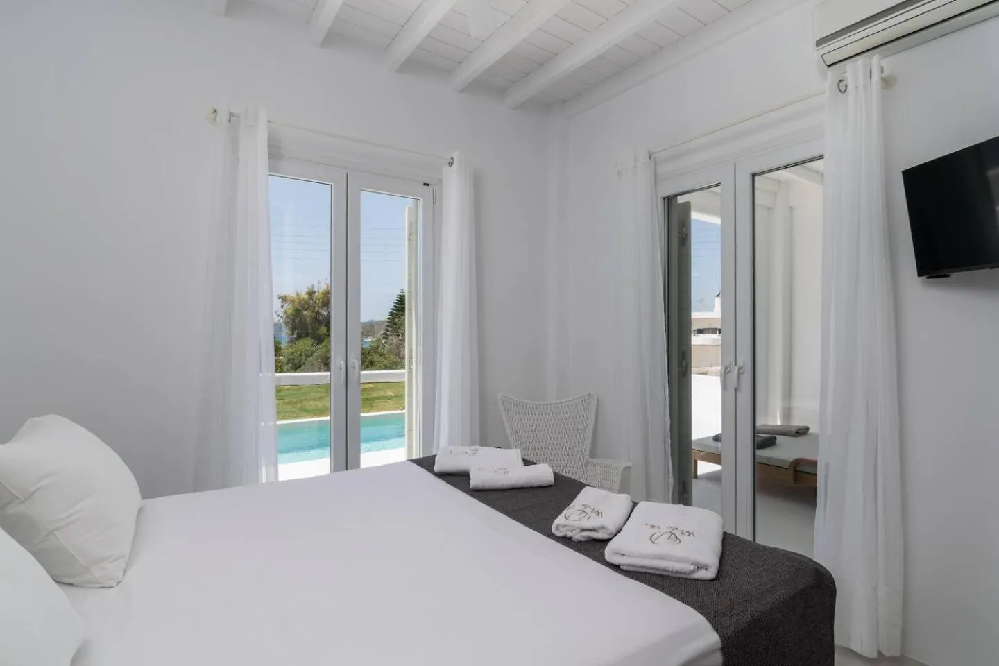 Bed in White Villa Milos