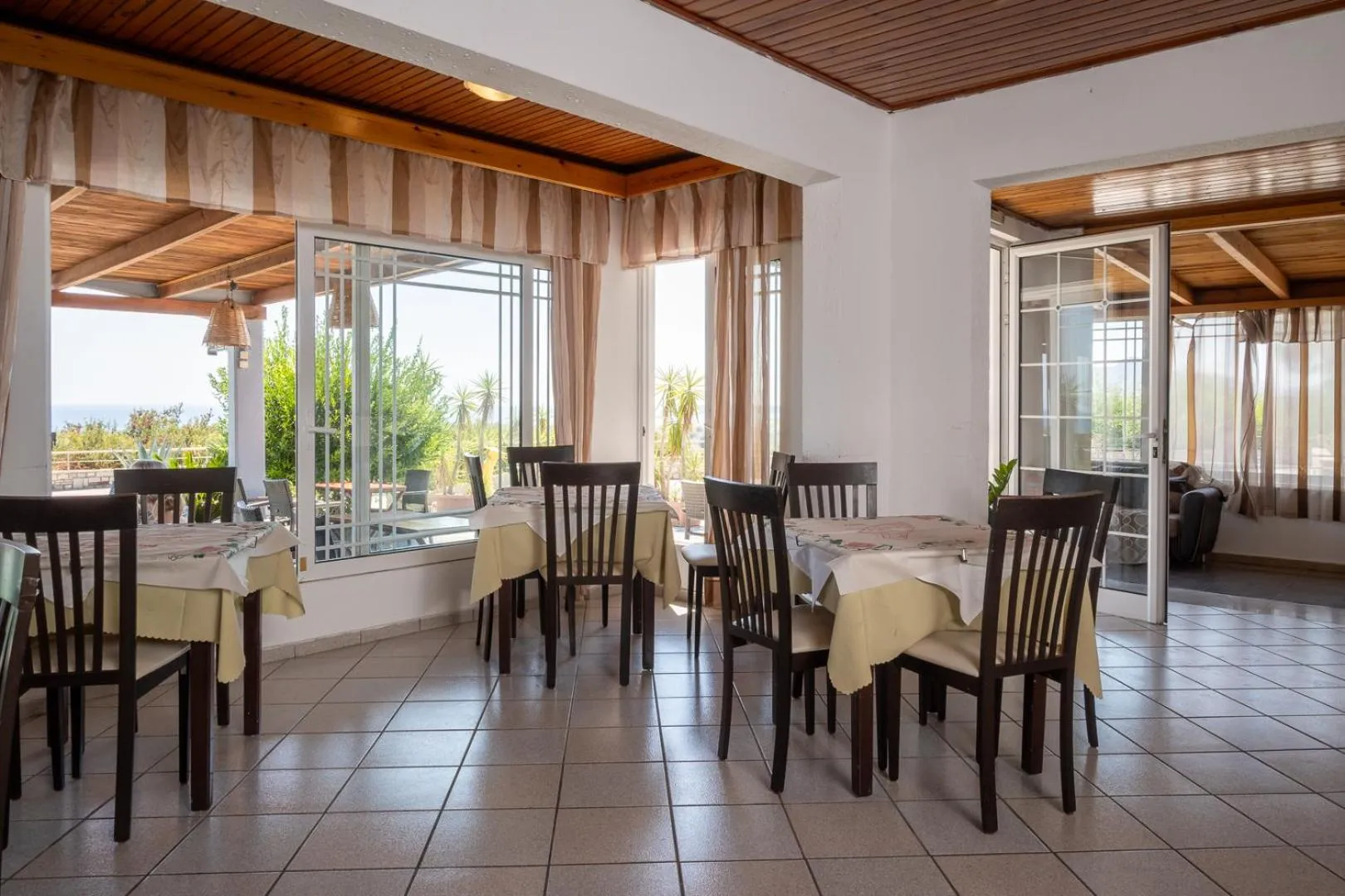 Restaurant/places to eat in Gardenia