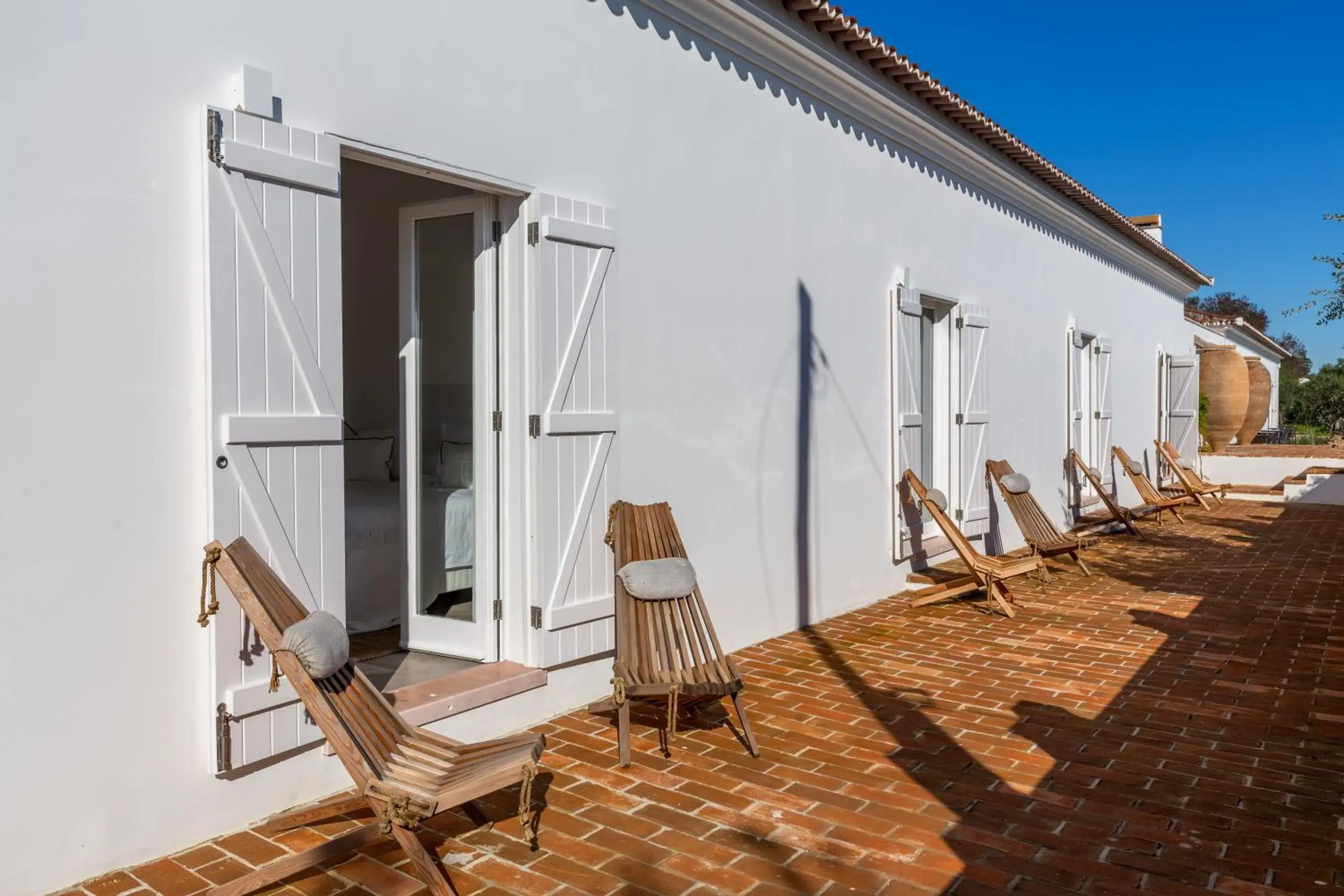 Property building in Cenoura-Brava Property building in Cenoura-Brava