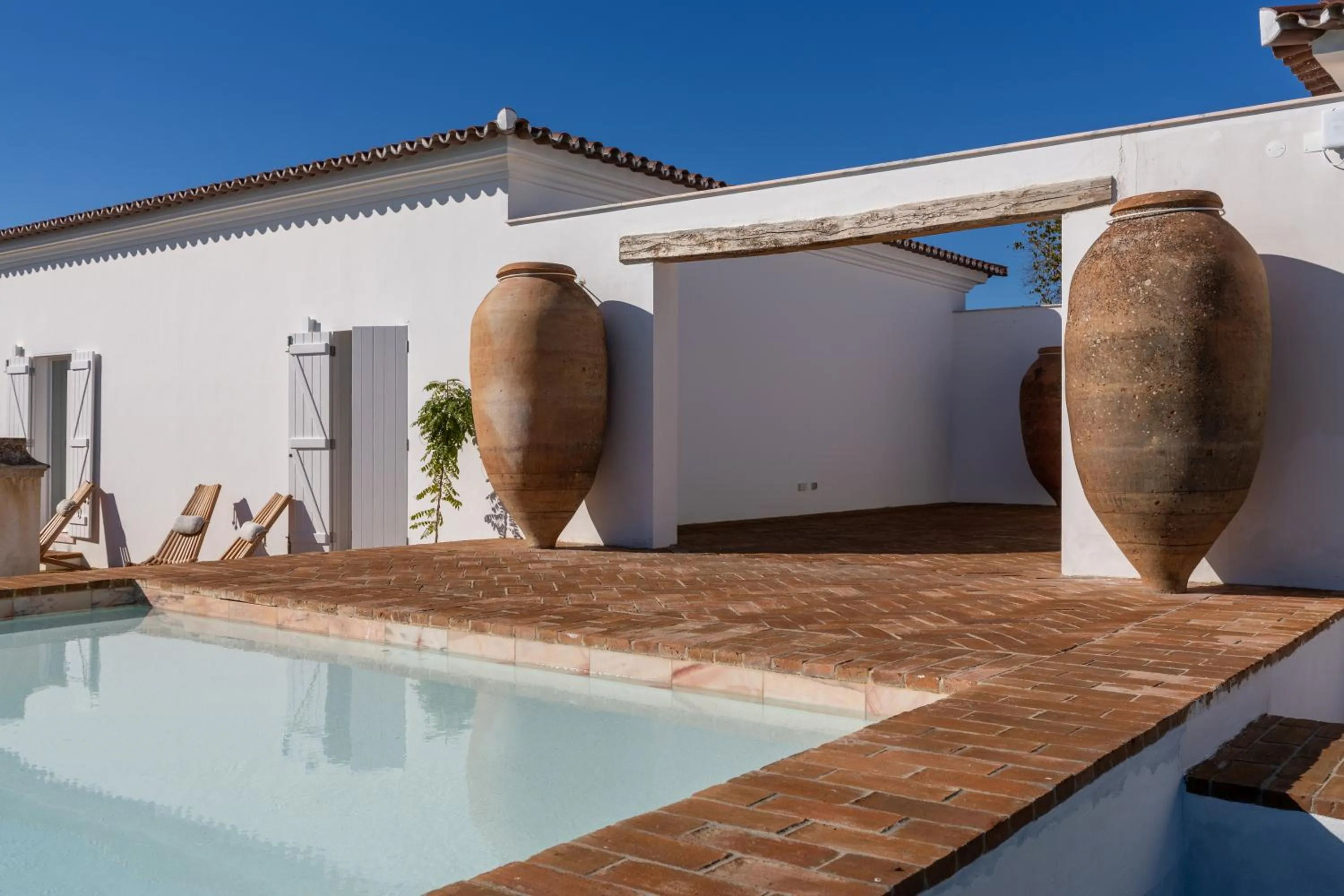 Property building in Cenoura-Brava