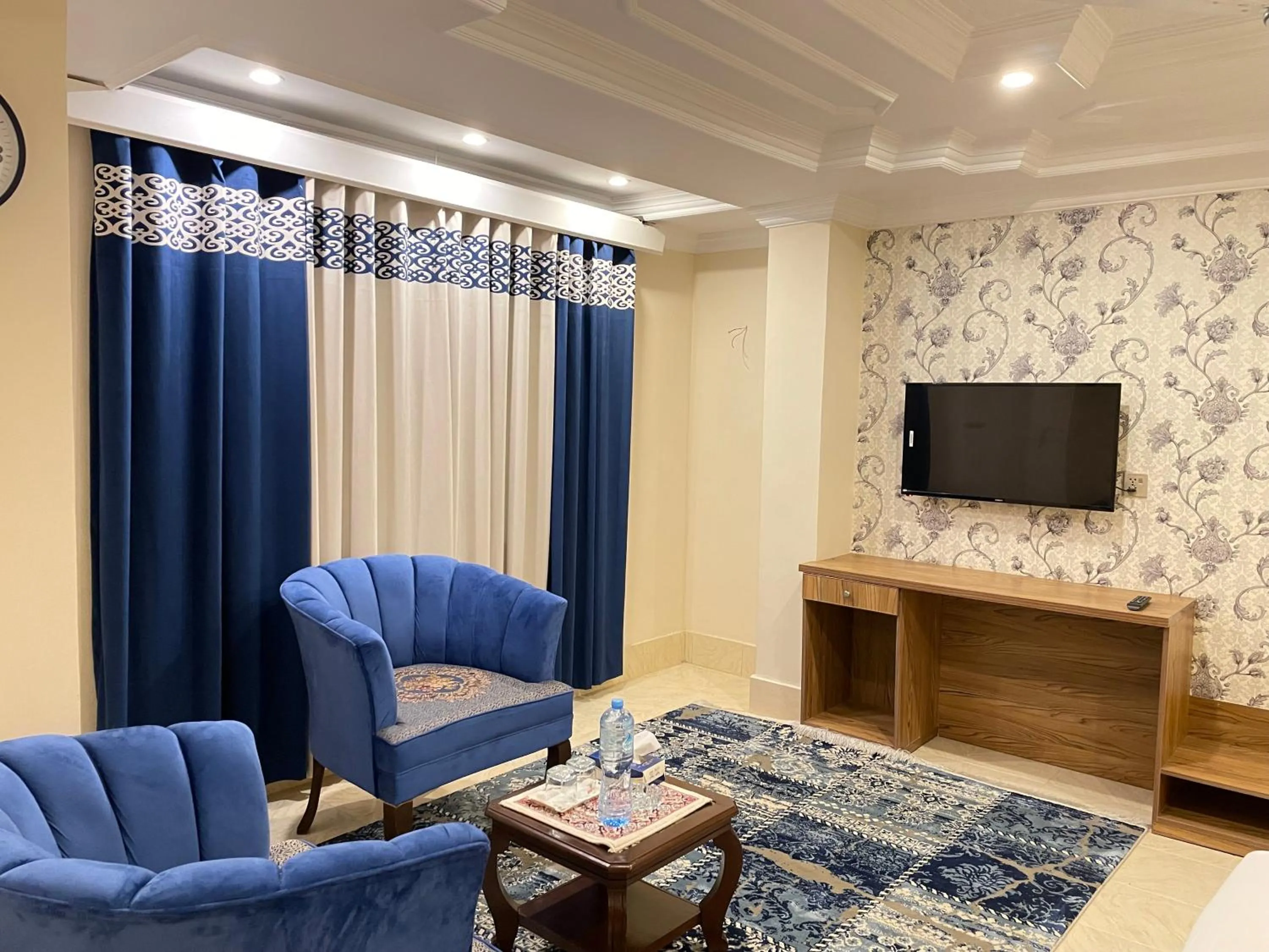 Deluxe King Room in Arya Hotel Islamabad