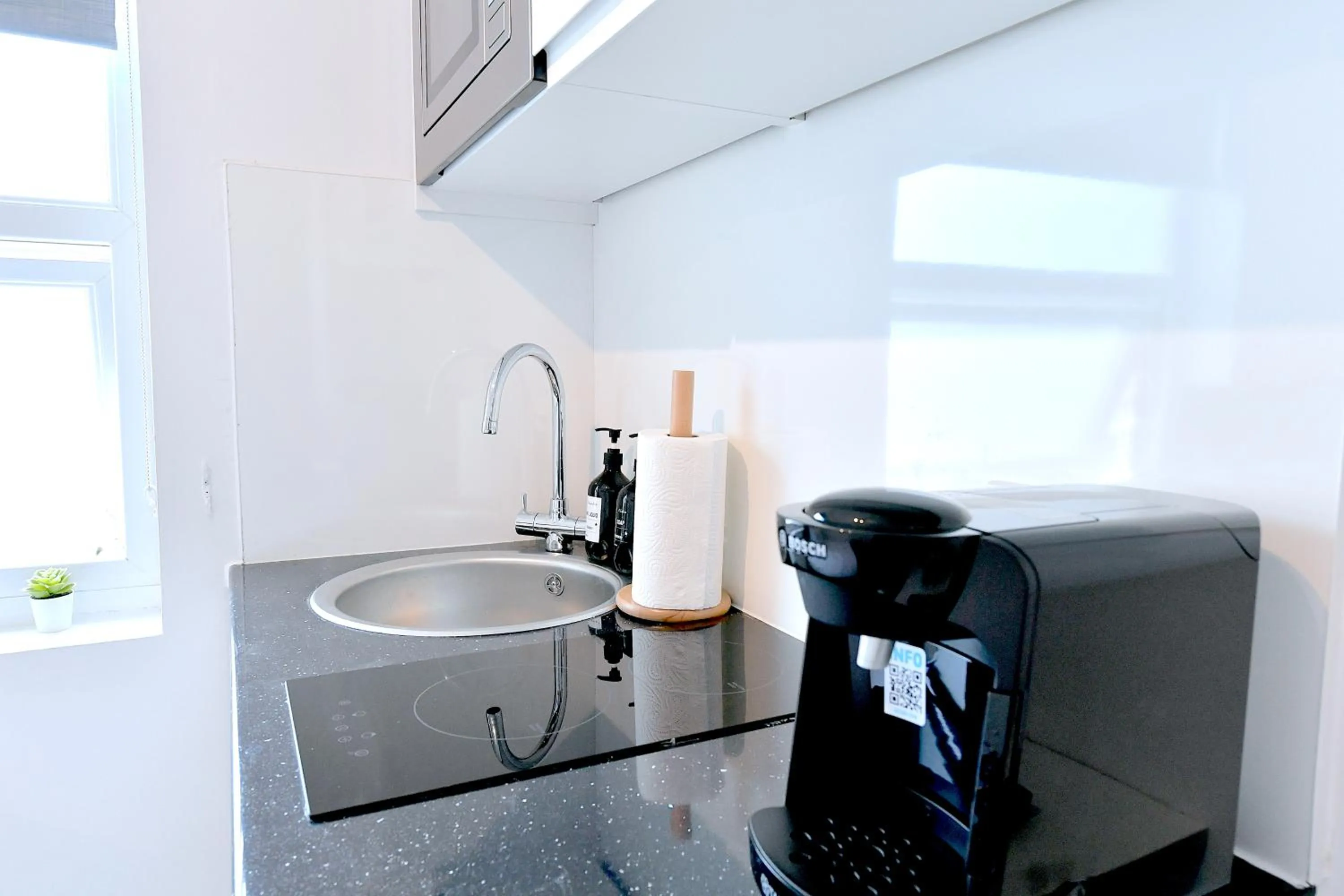 Kitchen or kitchenette in Stylish Studios by Luxestays Fulham