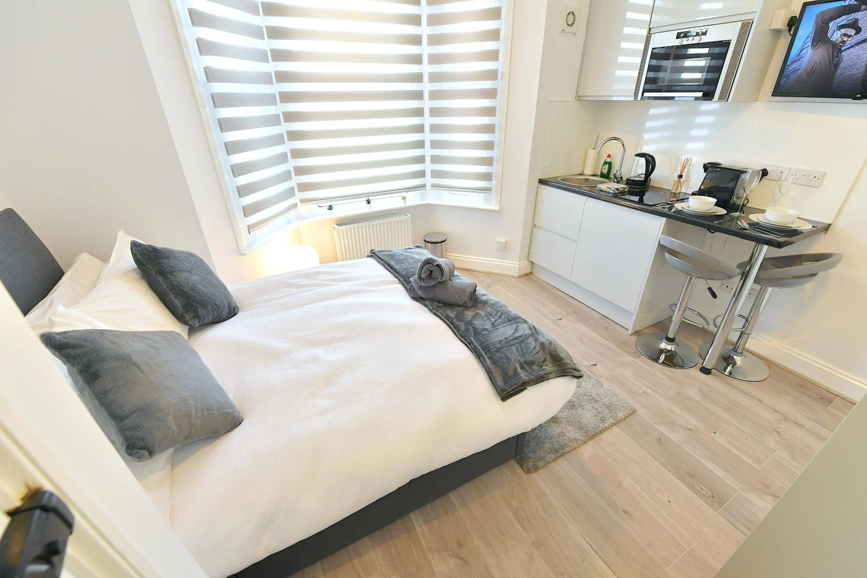 Bed in Stylish Studios by Luxestays Fulham