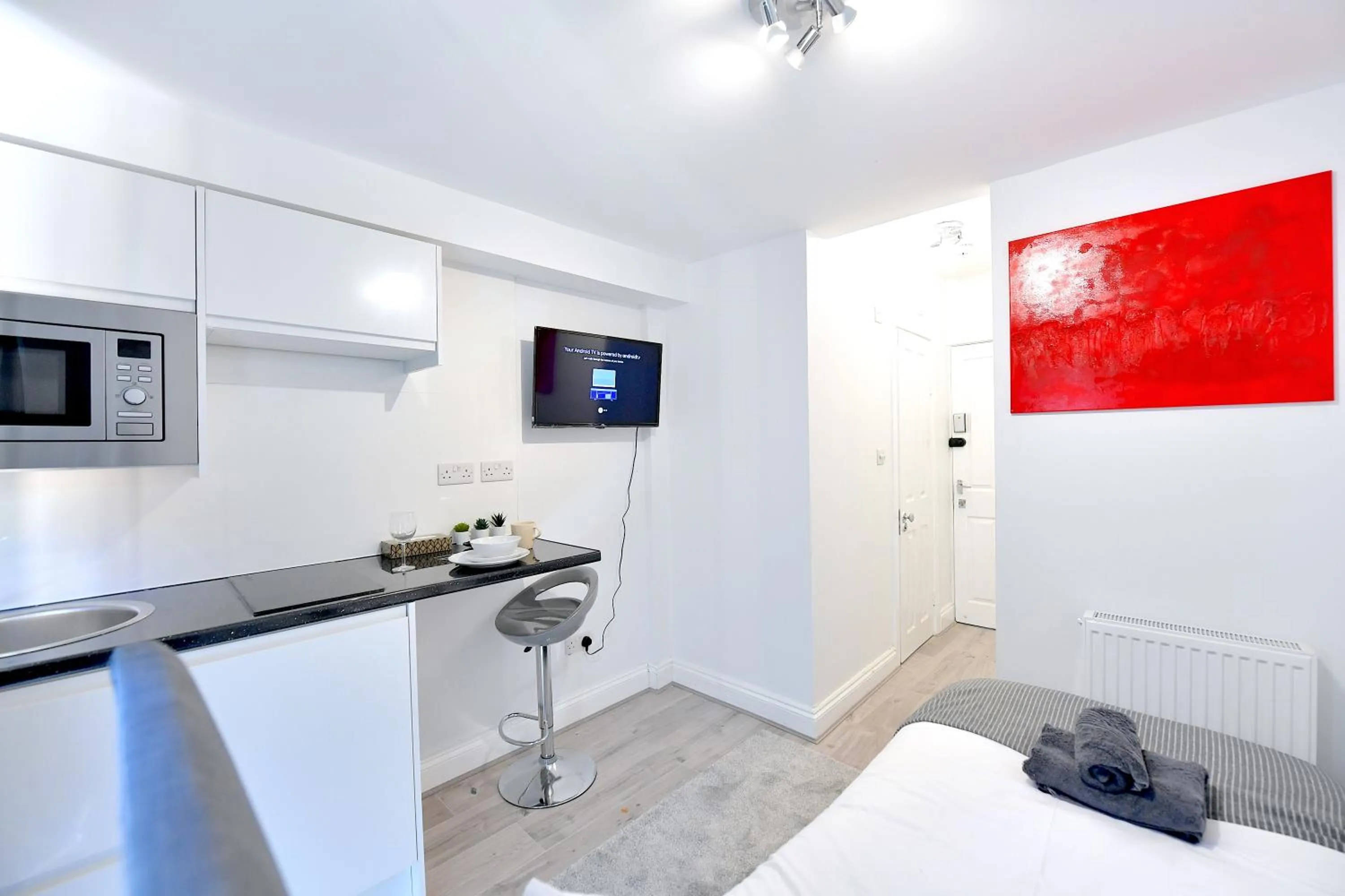 TV and multimedia in Stylish Studios by Luxestays Fulham