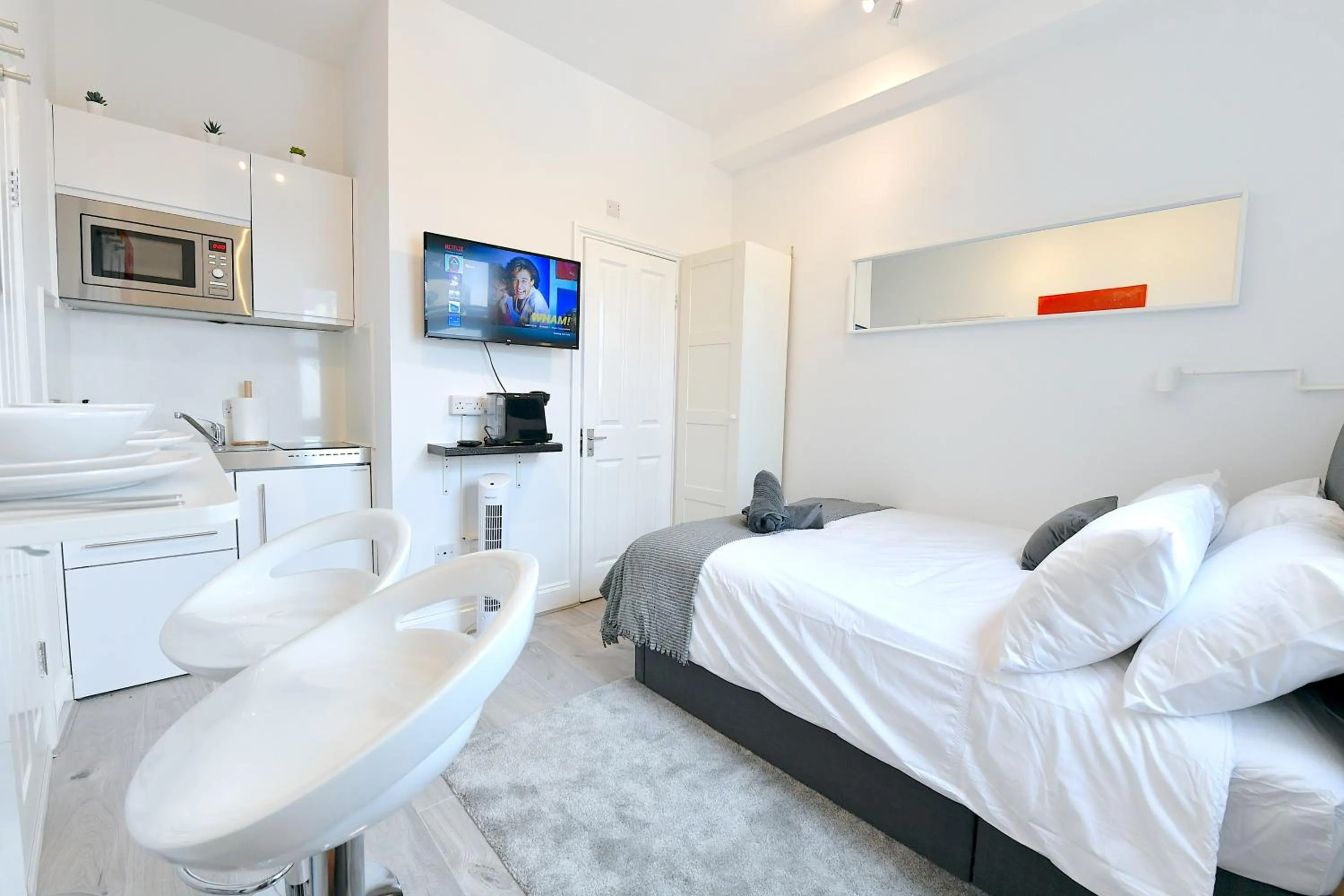 Bed in Stylish Studios by Luxestays Fulham