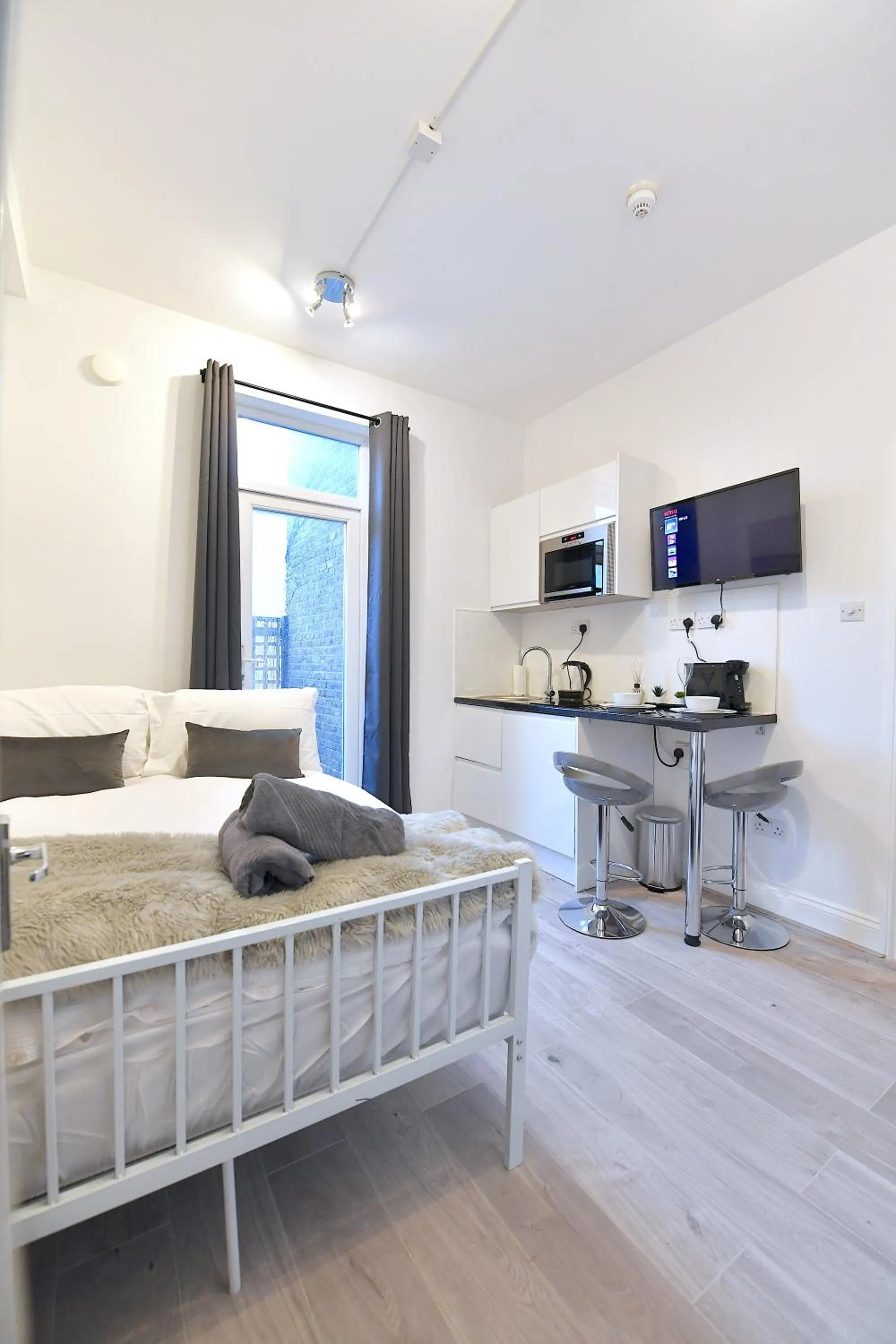 Bed in Stylish Studios by Luxestays Fulham